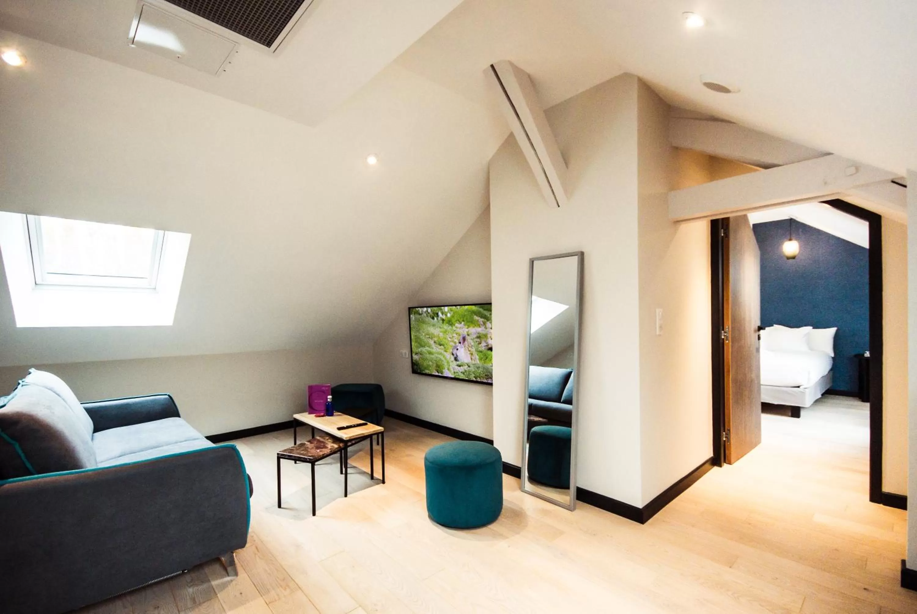 Living room, Bed in Logis Villa C Hôtel