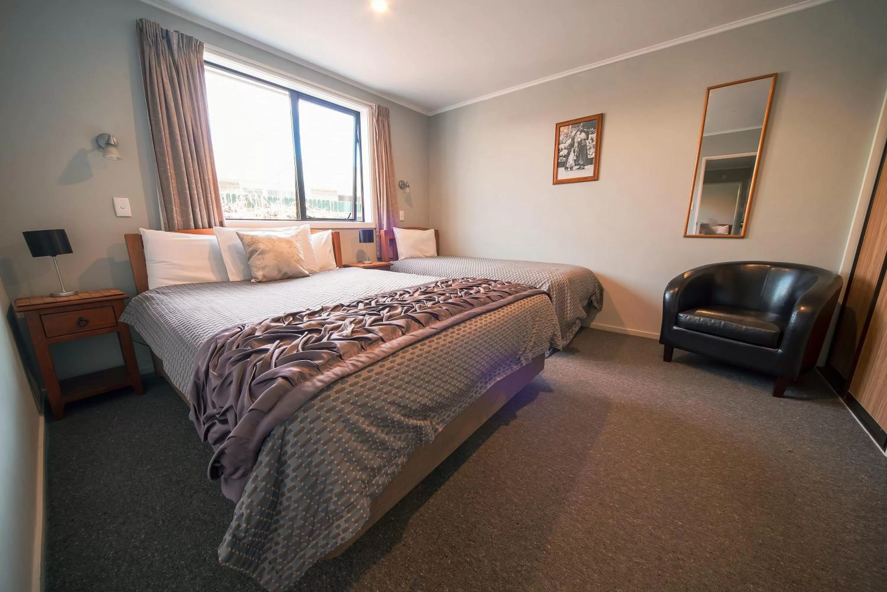 Photo of the whole room, Bed in Coronation Park Motels