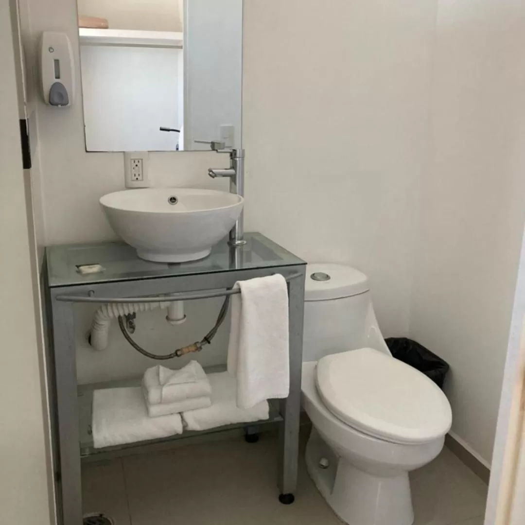 Bathroom in Container Inn Hotel Aeropuerto