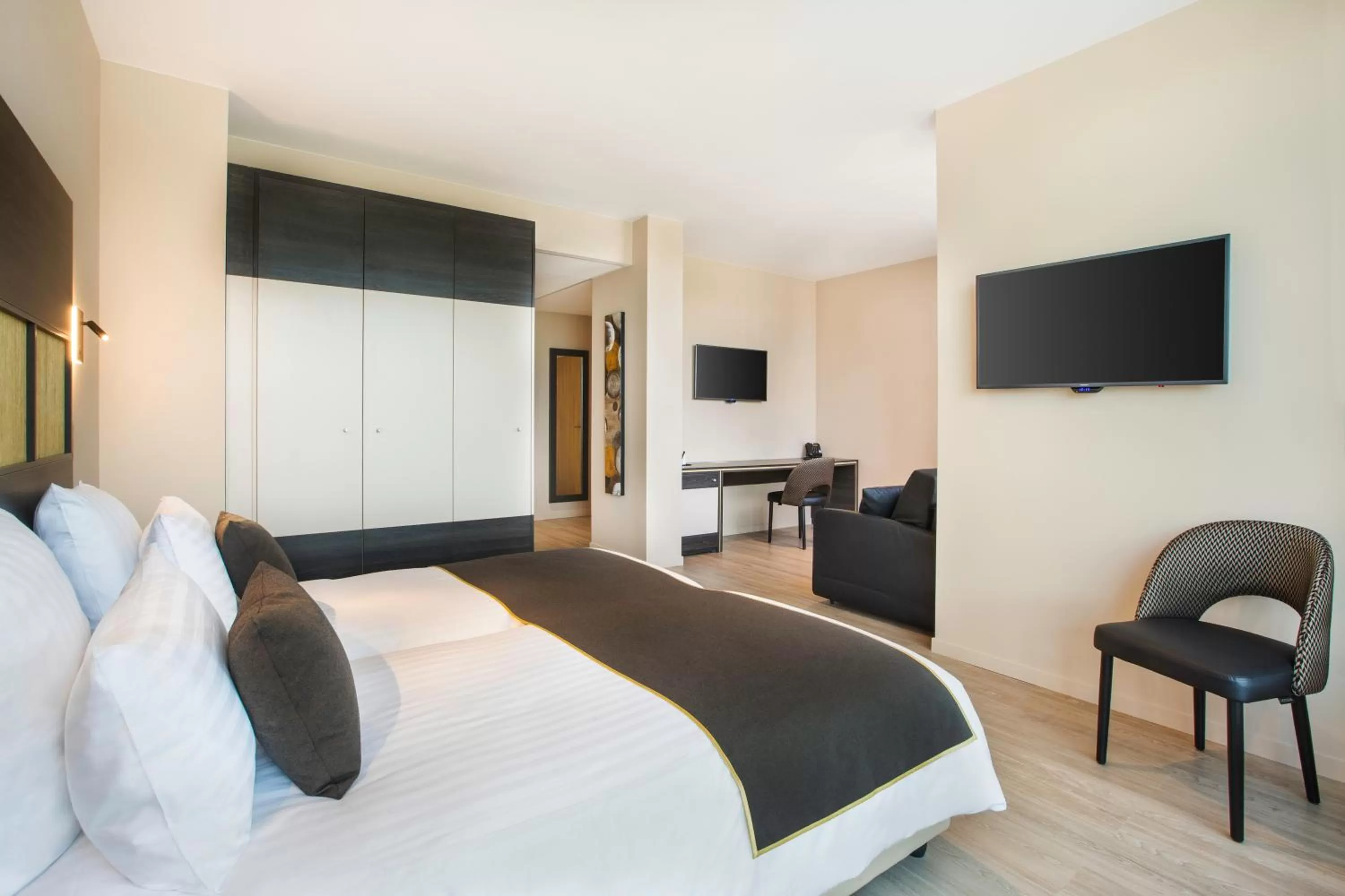 Photo of the whole room, Bed in Best Western Plus Hôtel Escapade Senlis