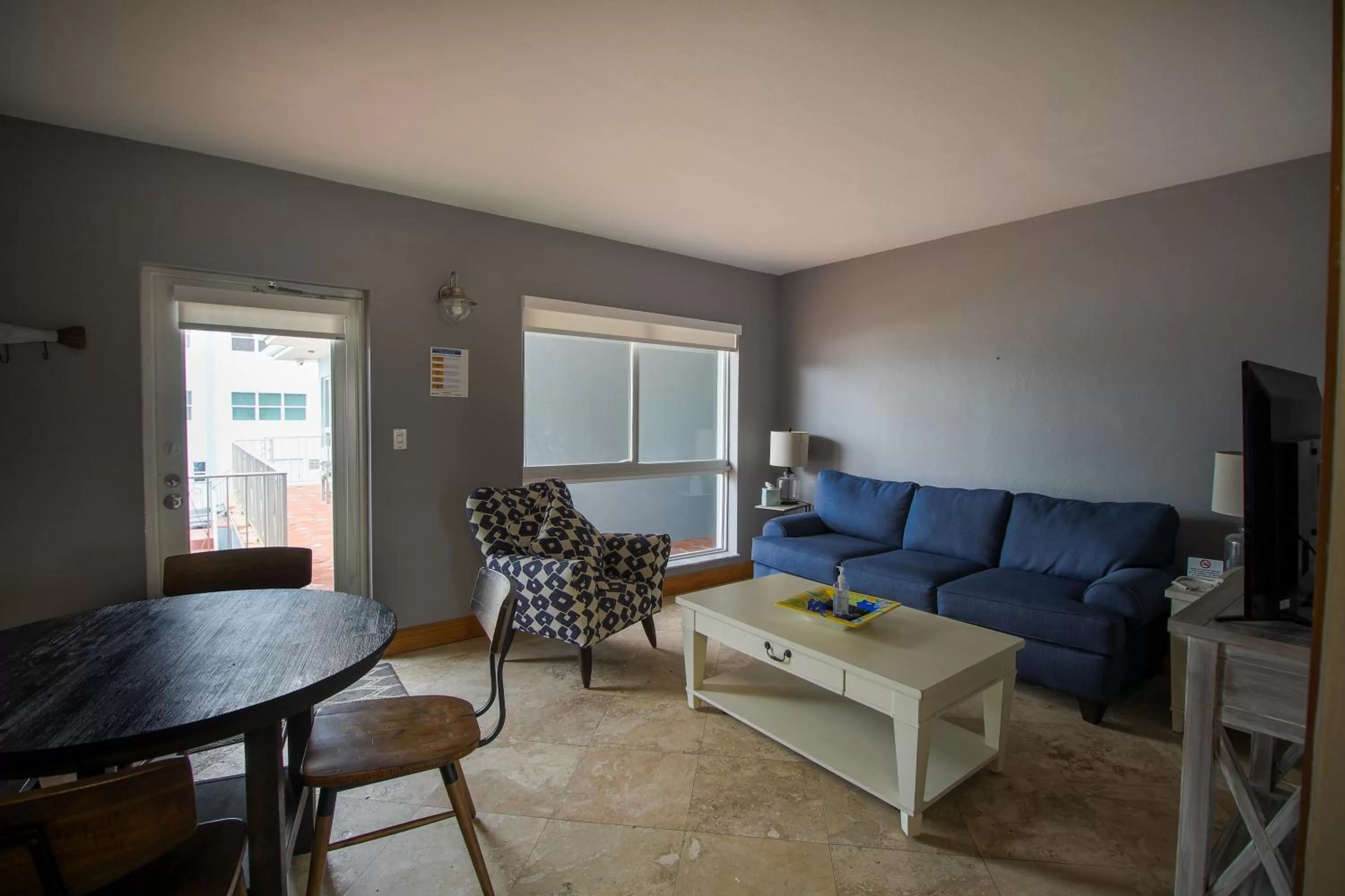 Dining area in Shore View Hotel