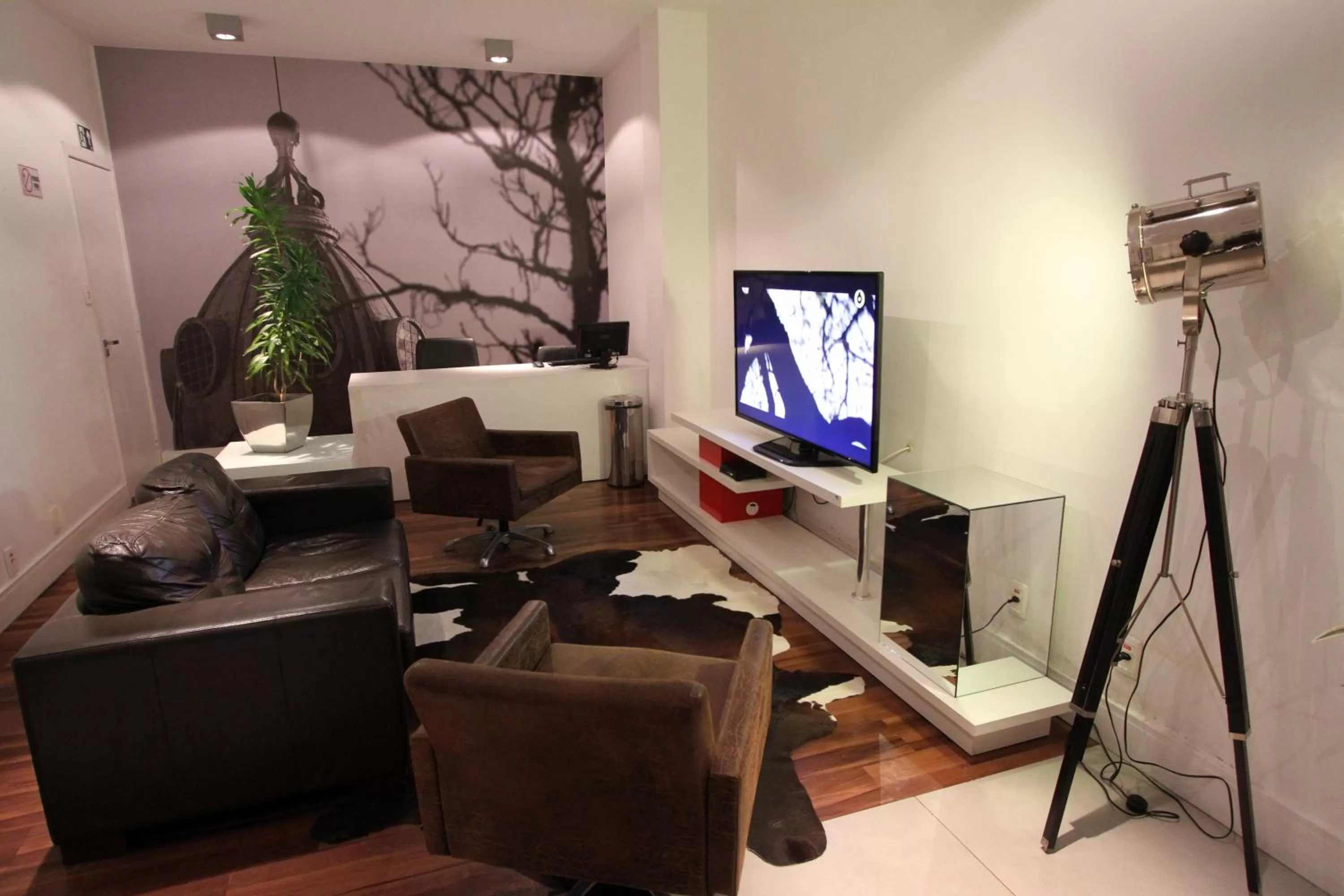 Communal lounge/ TV room in Hotel Curi Executive
