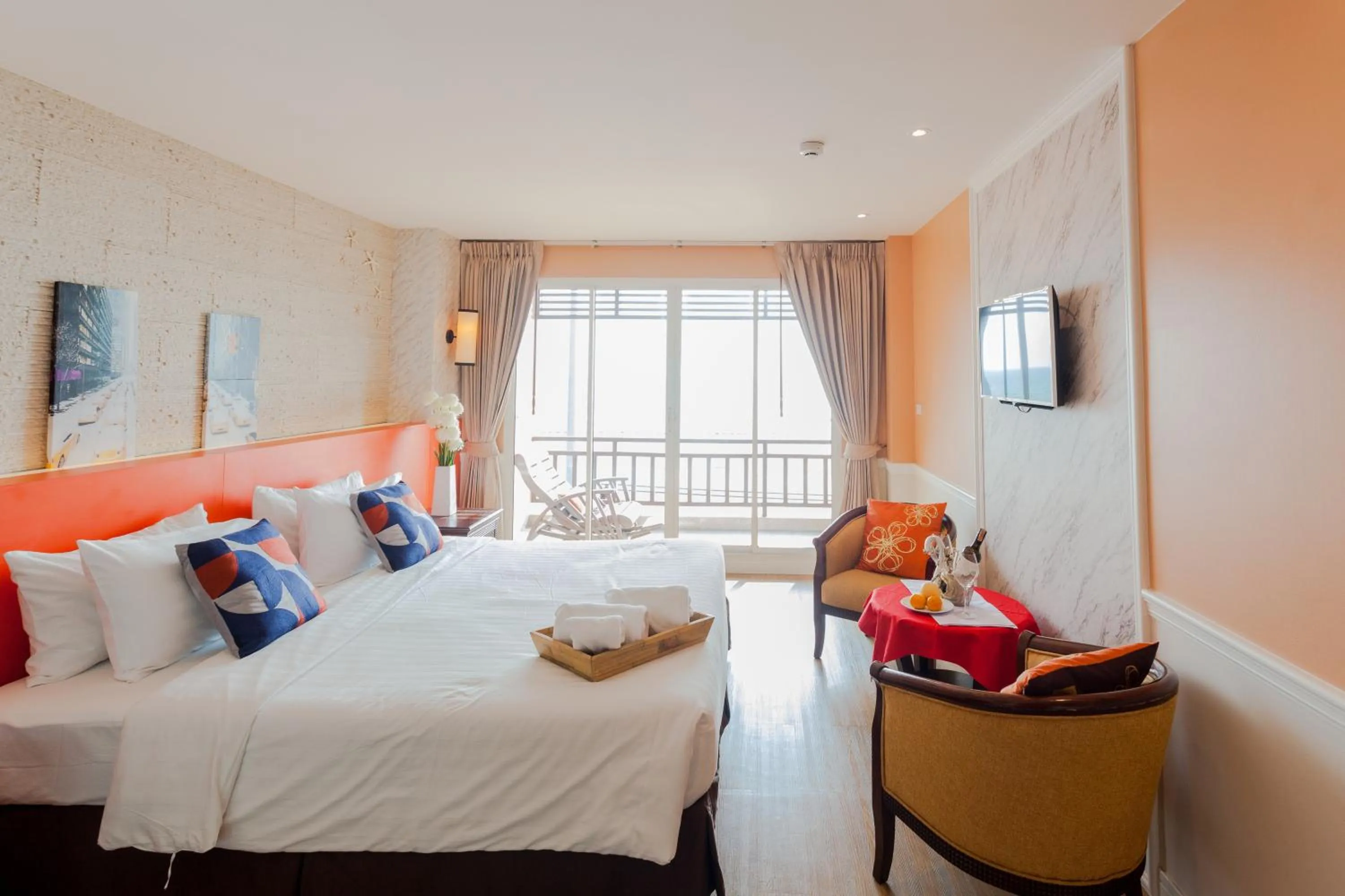 Photo of the whole room, Bed in Seaside Jomtien Beach Pattaya