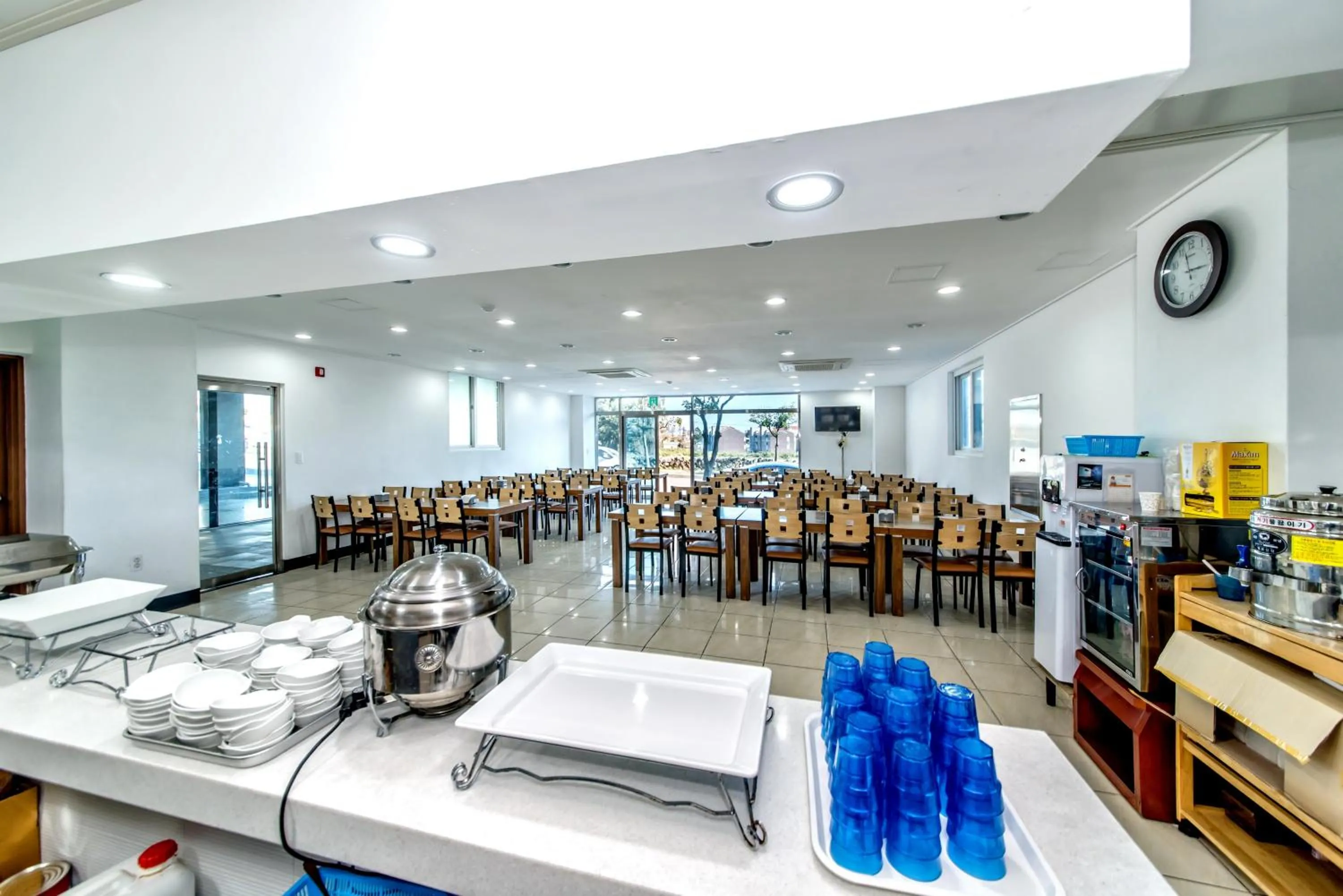 Restaurant/places to eat in Jungmoon City Hotel & J-hill Hotel