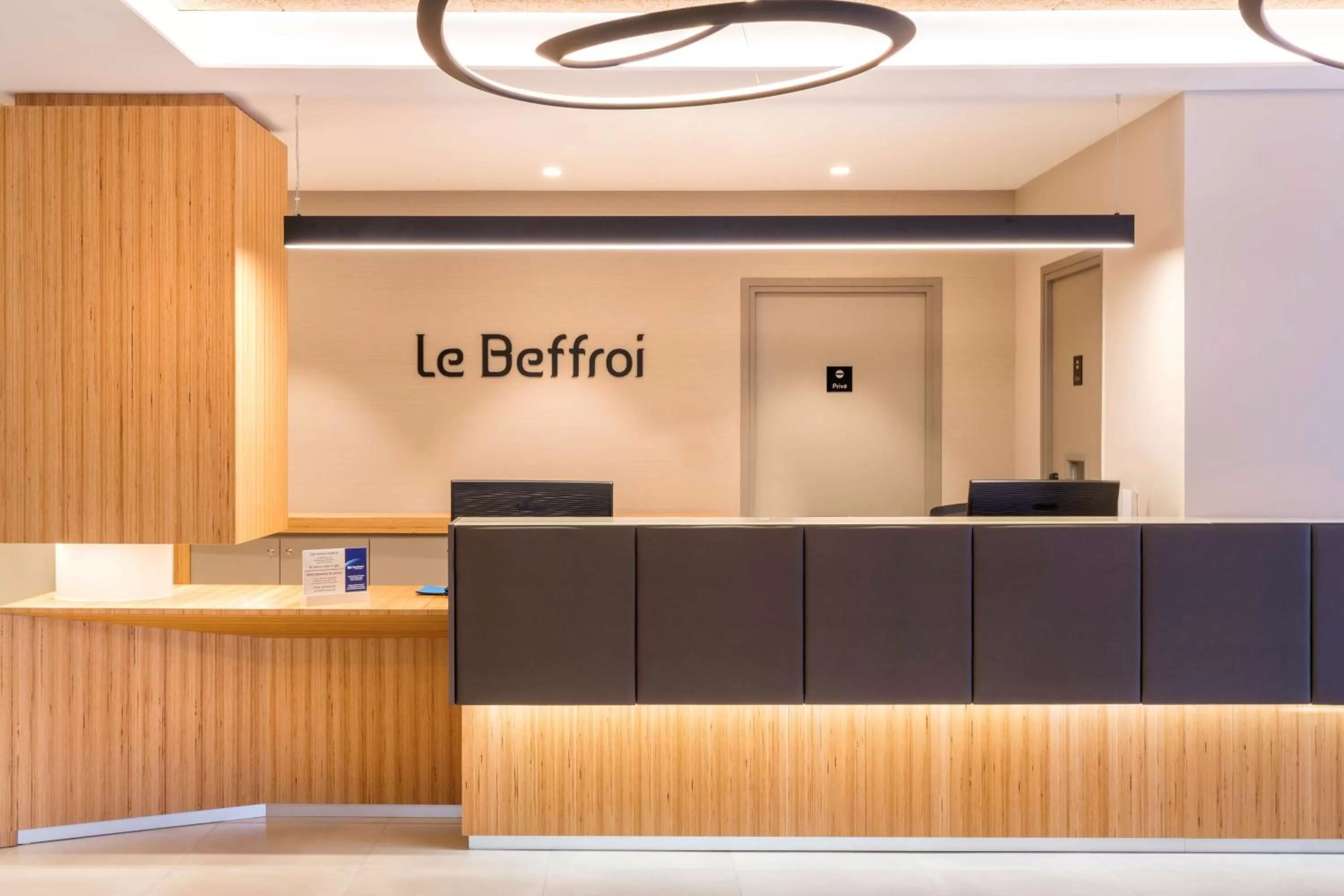 Lobby or reception in Best Western Le Beffroi