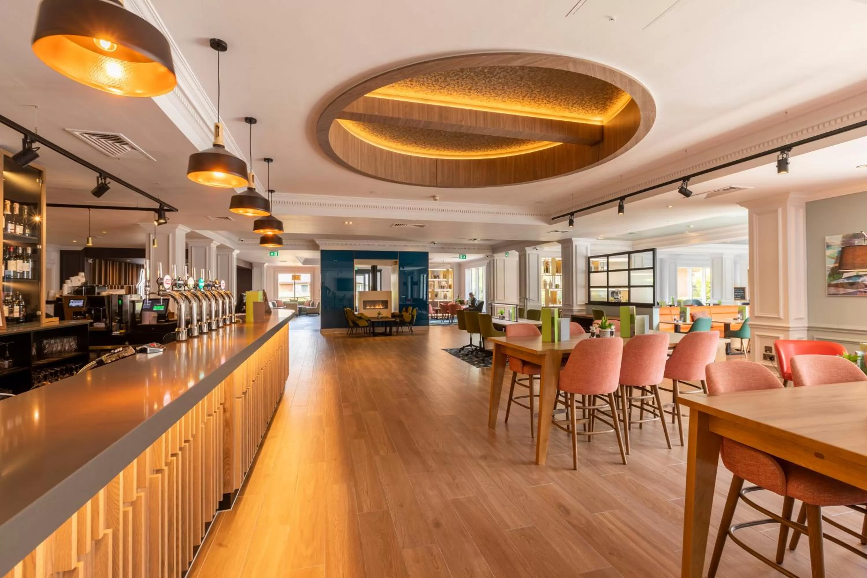 Restaurant/places to eat in Holiday Inn Guildford by IHG