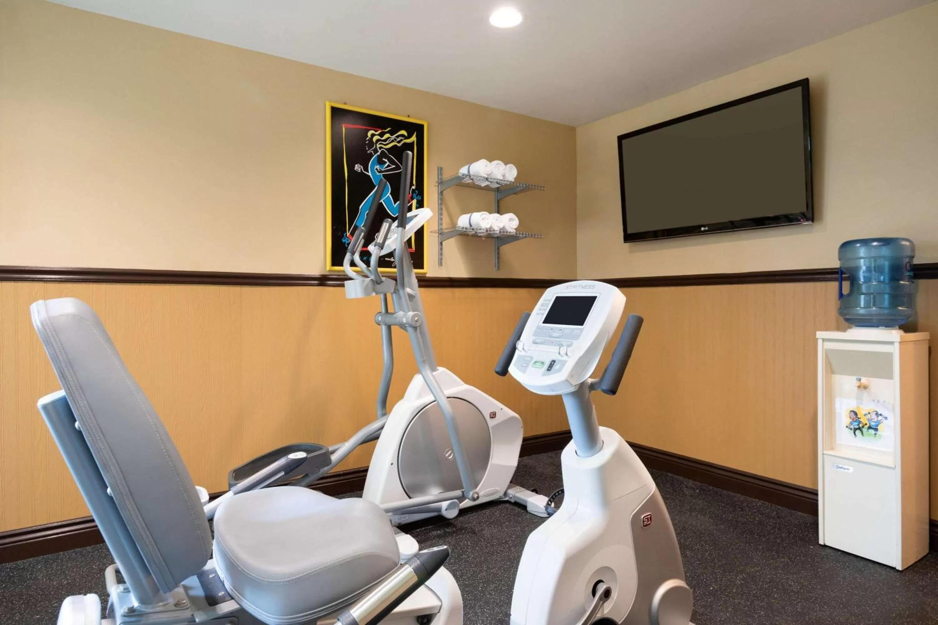 Fitness centre/facilities in Days Inn by Wyndham Renfrew Conference Centre