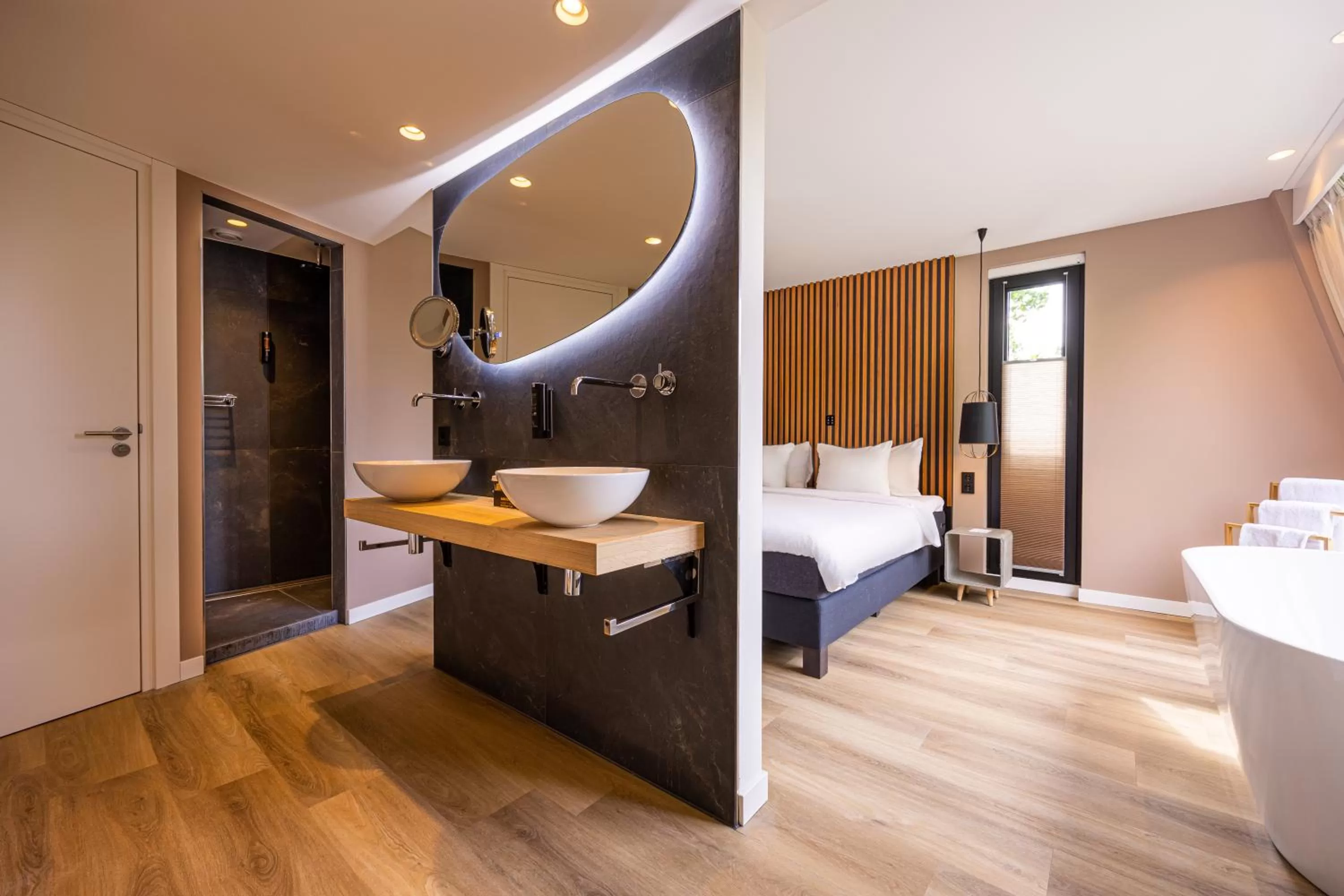 Bathroom, Bed in Hotel de Sterrenberg - Adults Only