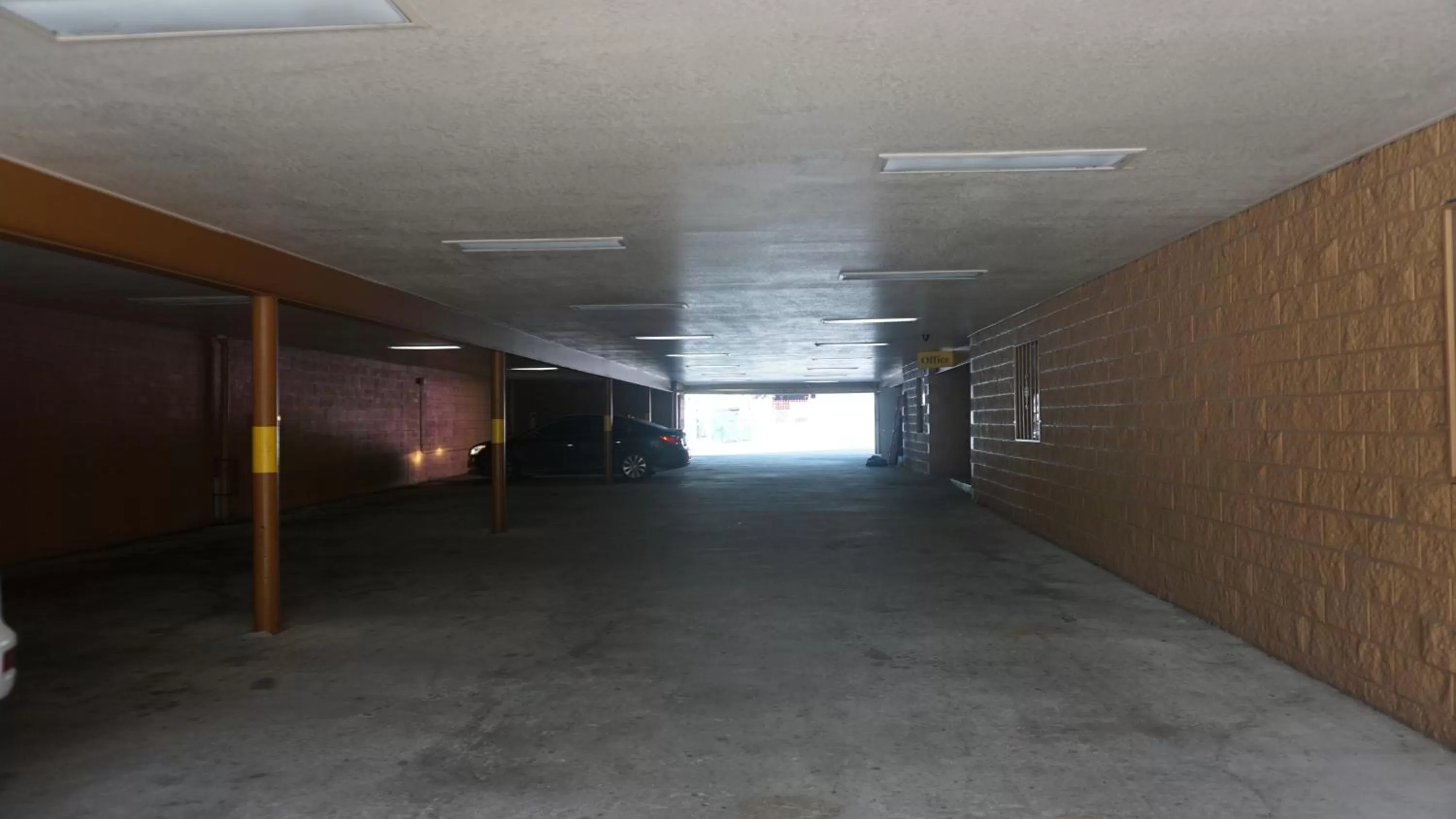 Parking in La Villita Inn