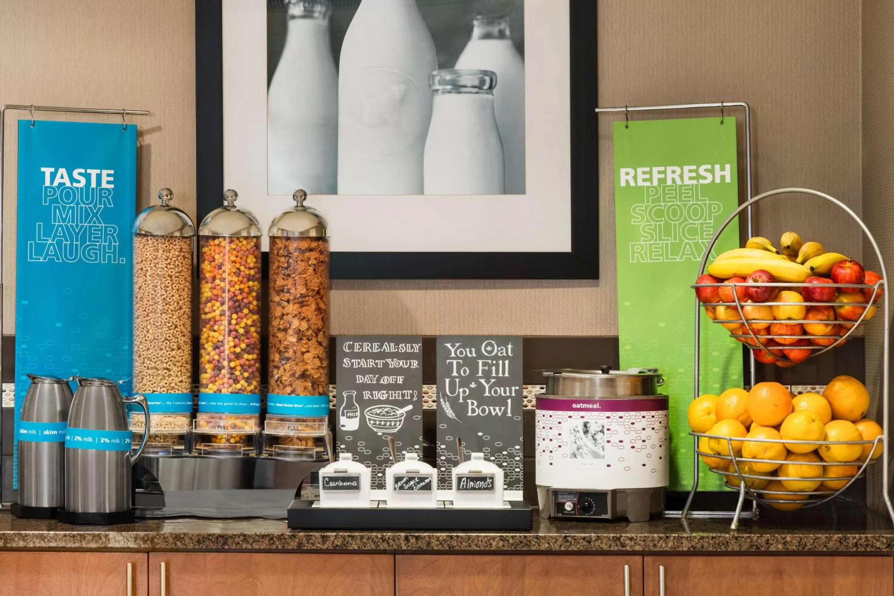 Dining area in Hampton Inn & Suites Phoenix Glendale-Westgate