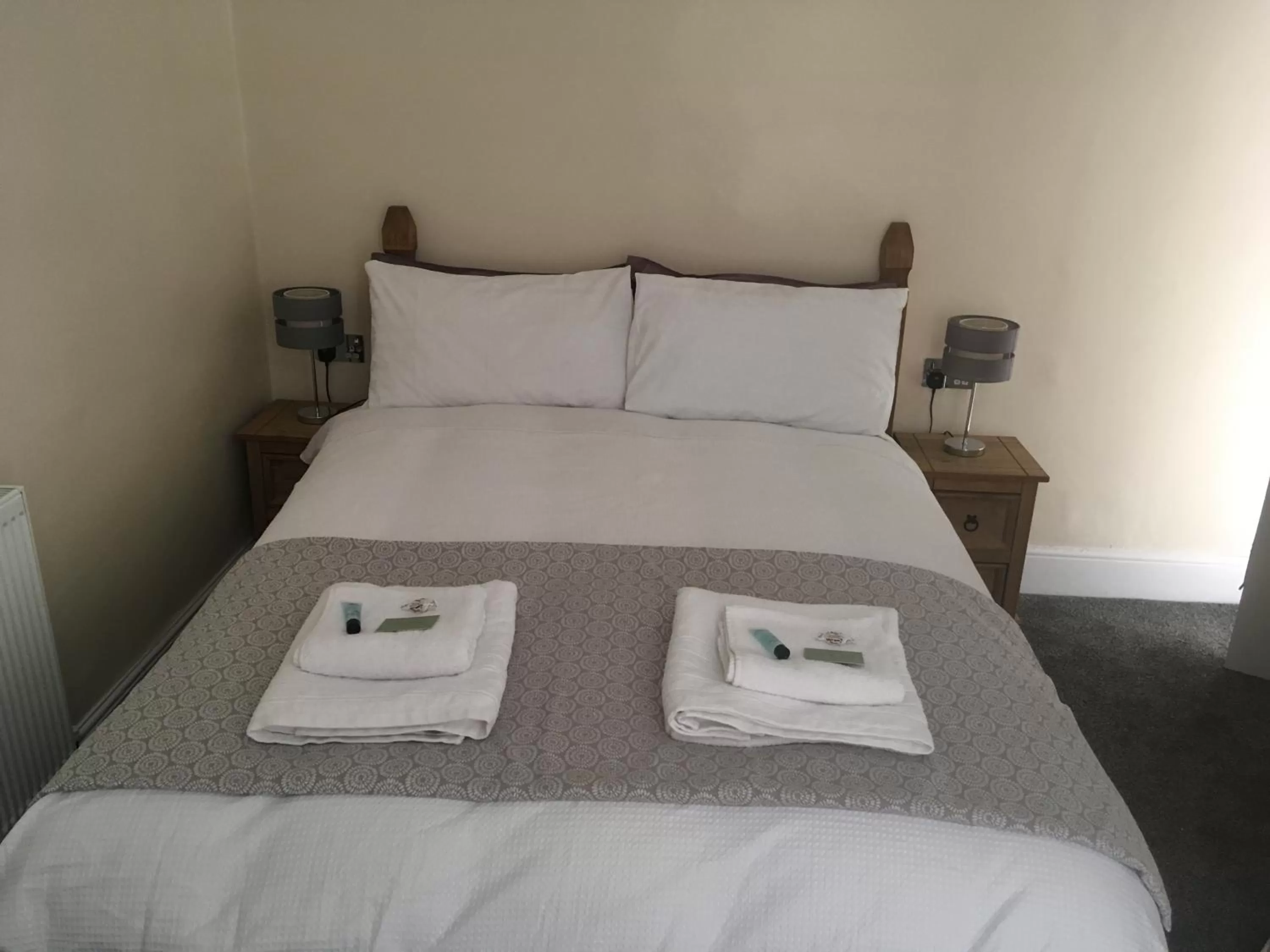 Bed in Mairs Bed and Breakfast.