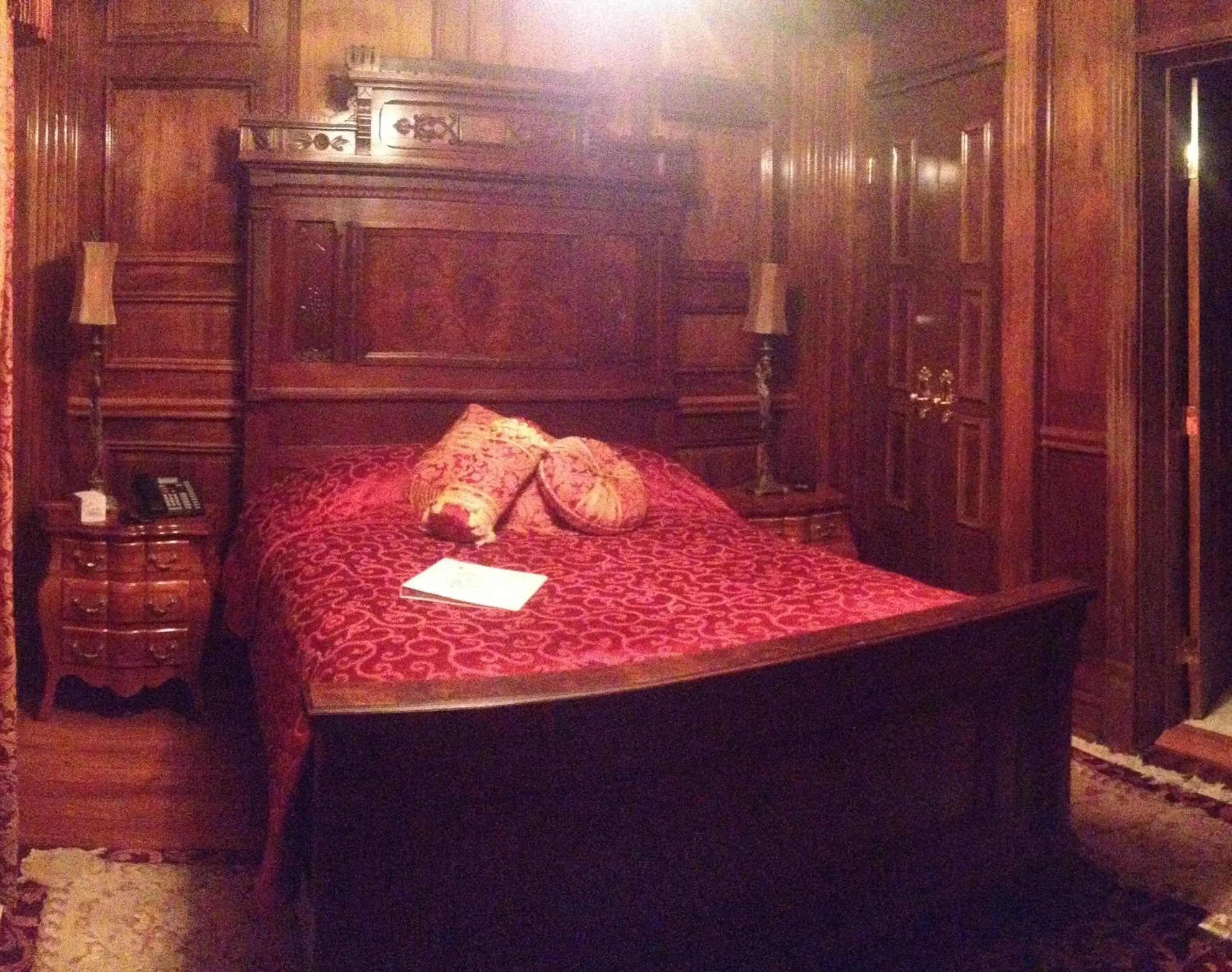 Deluxe Double Room with Shower Unit 2 in The Hotel Magnolia Deluxe Double Room with Shower Unit 2 in The Hotel Magnolia