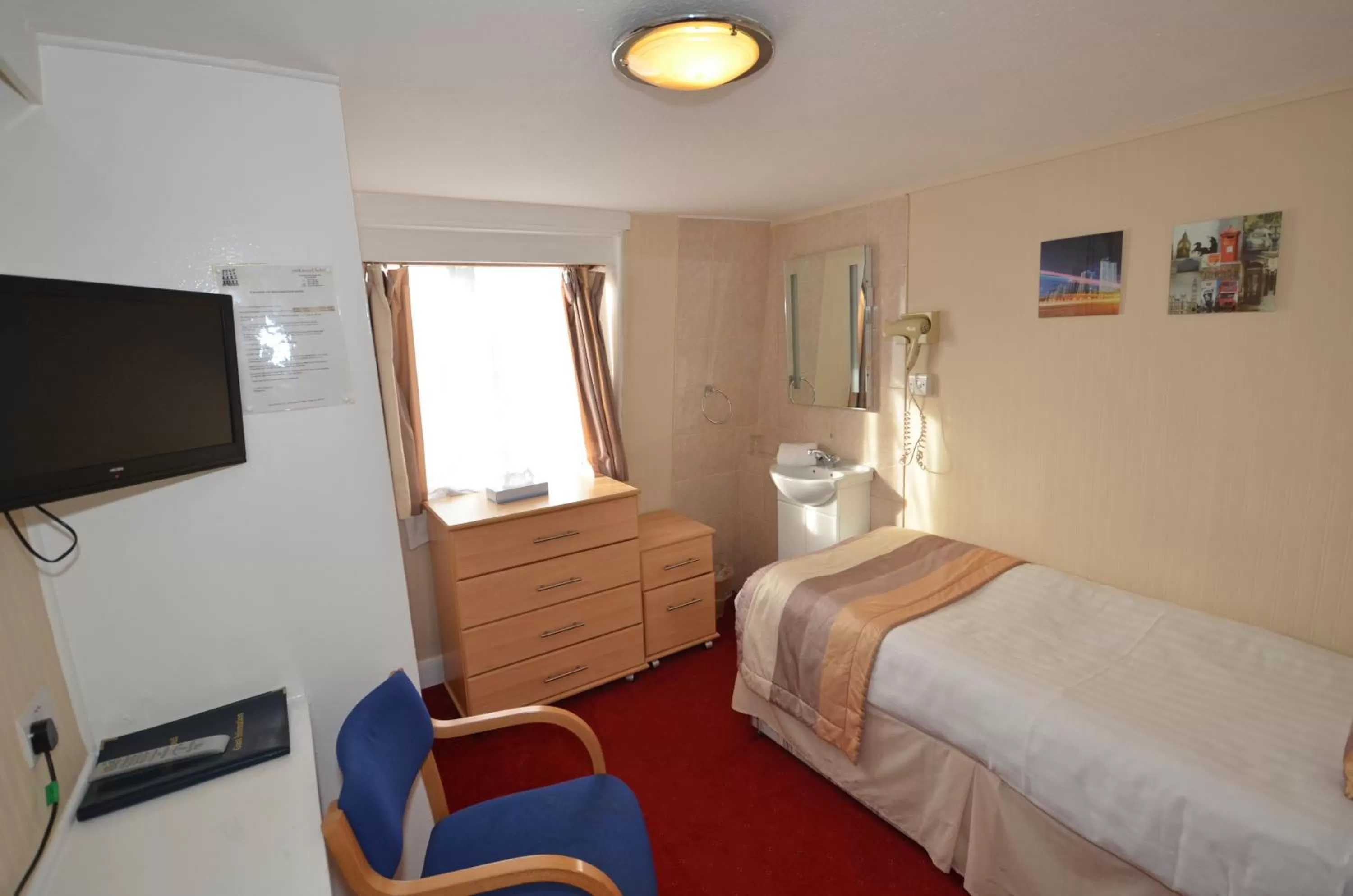 Bed in Parkwood Hotel