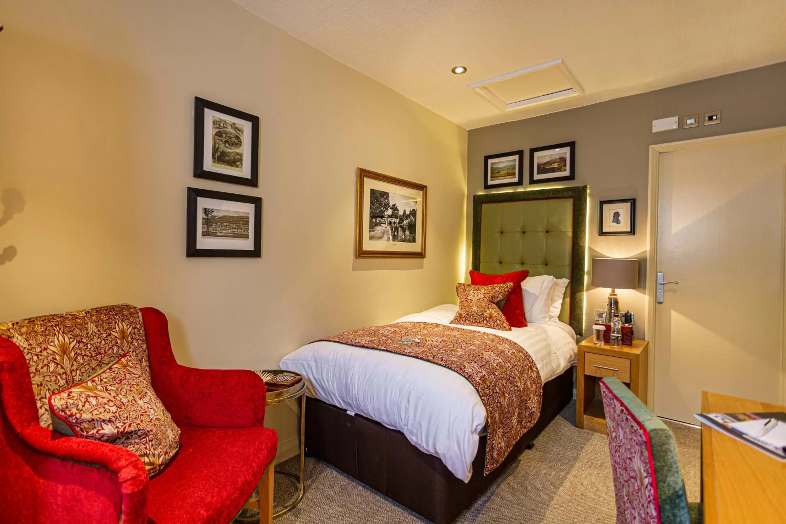 Bed in The Rutland Arms Hotel, Bakewell, Derbyshire - The Coaching Inn Group