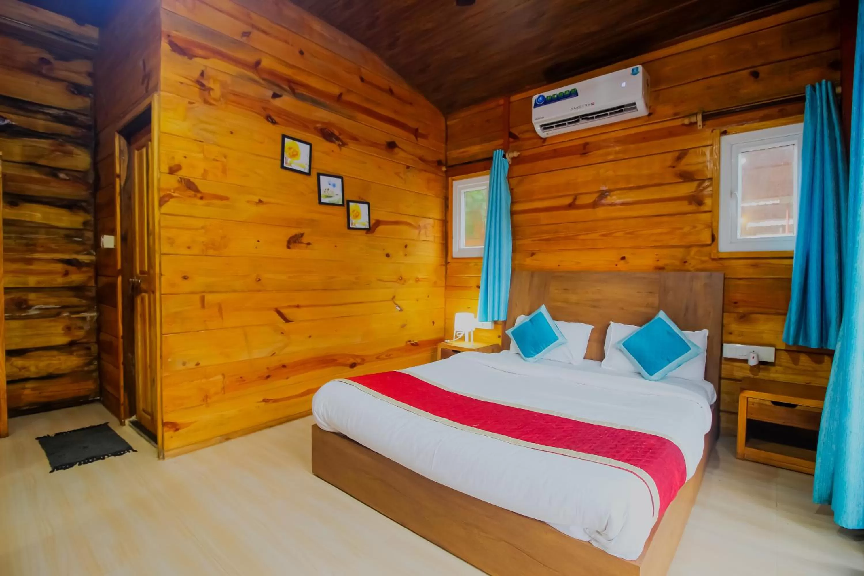 Bed in Mariners Bay Beach Resort