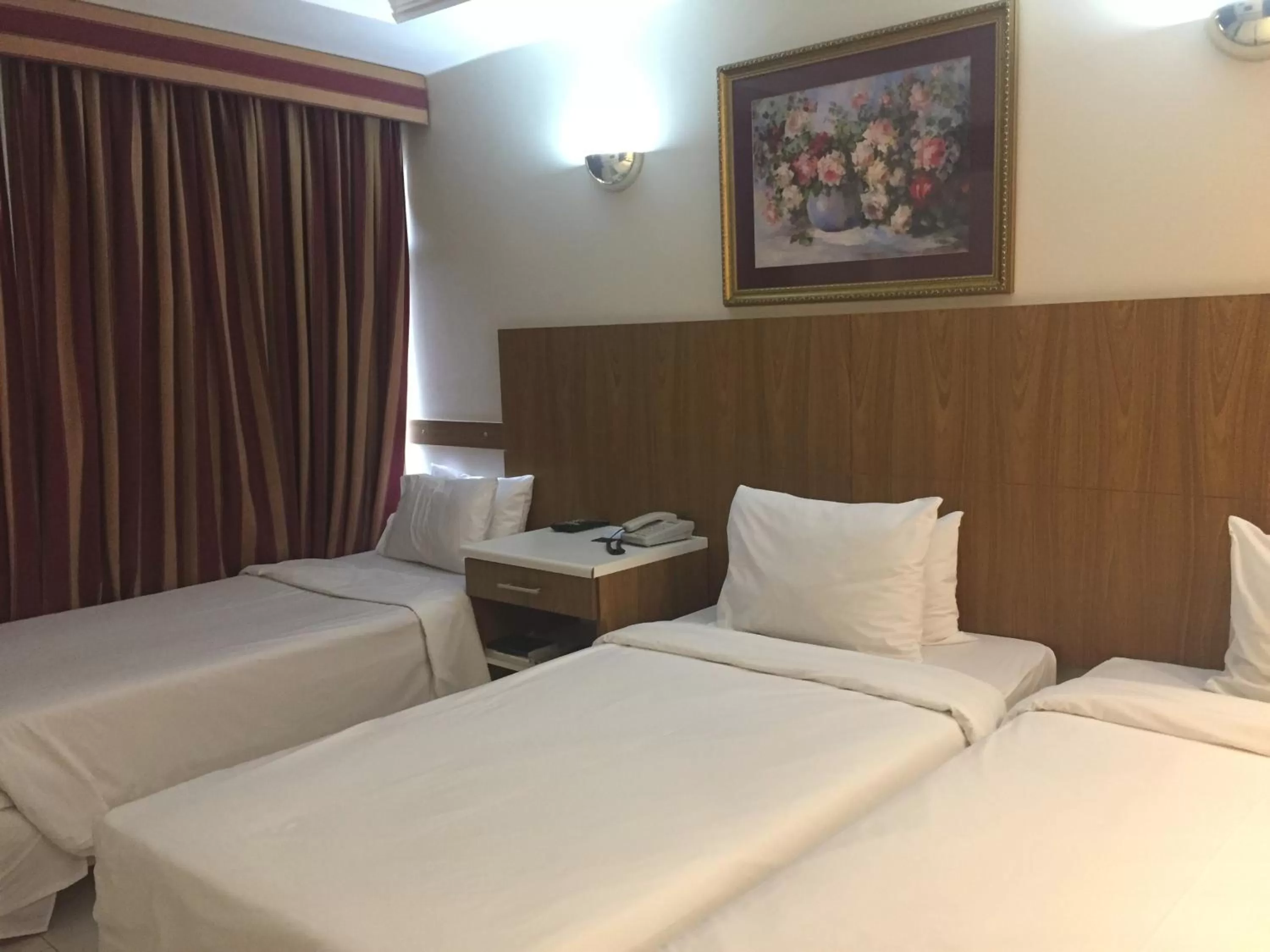 Photo of the whole room, Bed in Phenícia Bittar Hotel