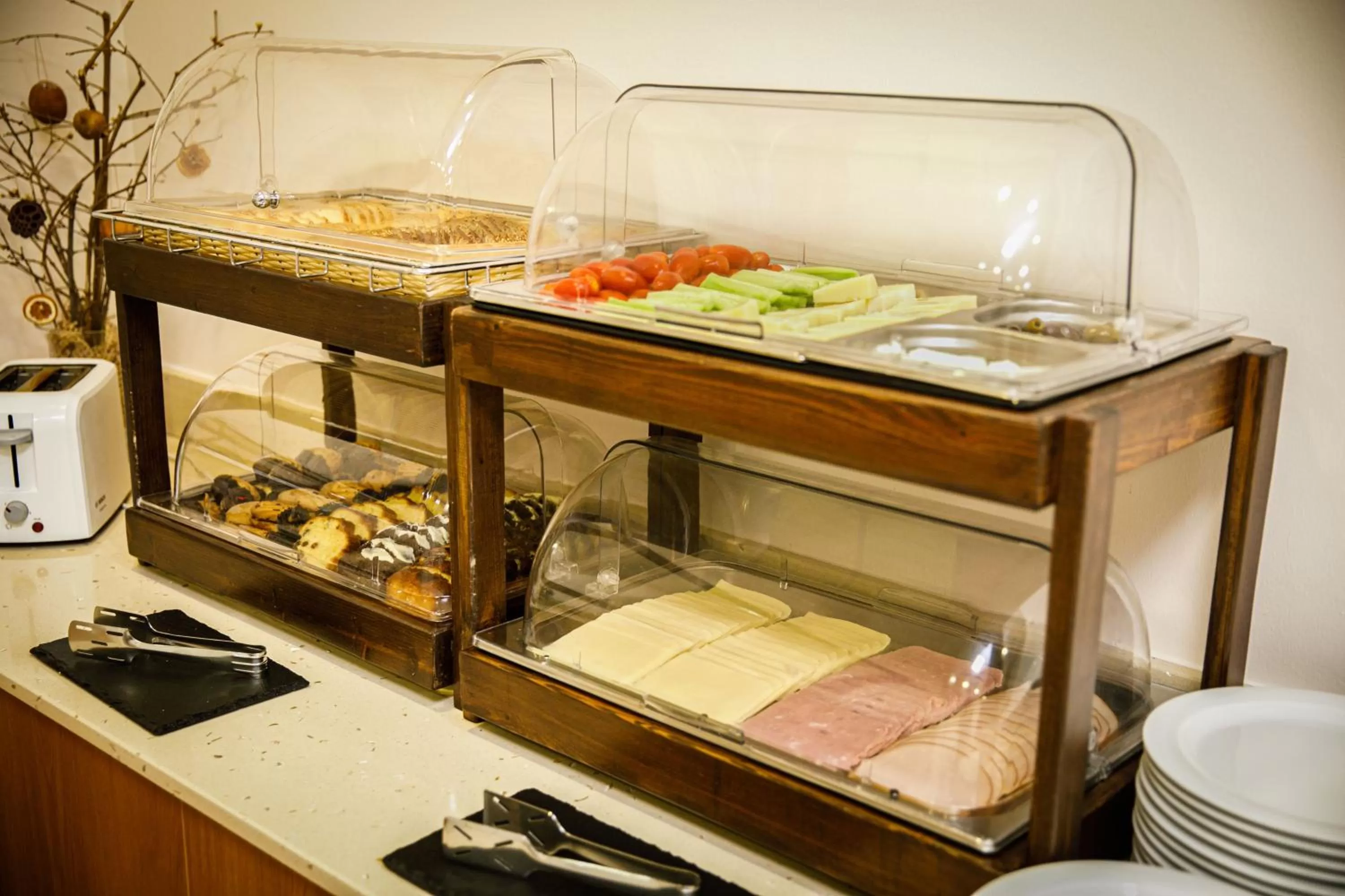 Food and drinks in Hotel ΑΤΗΙΝΑ