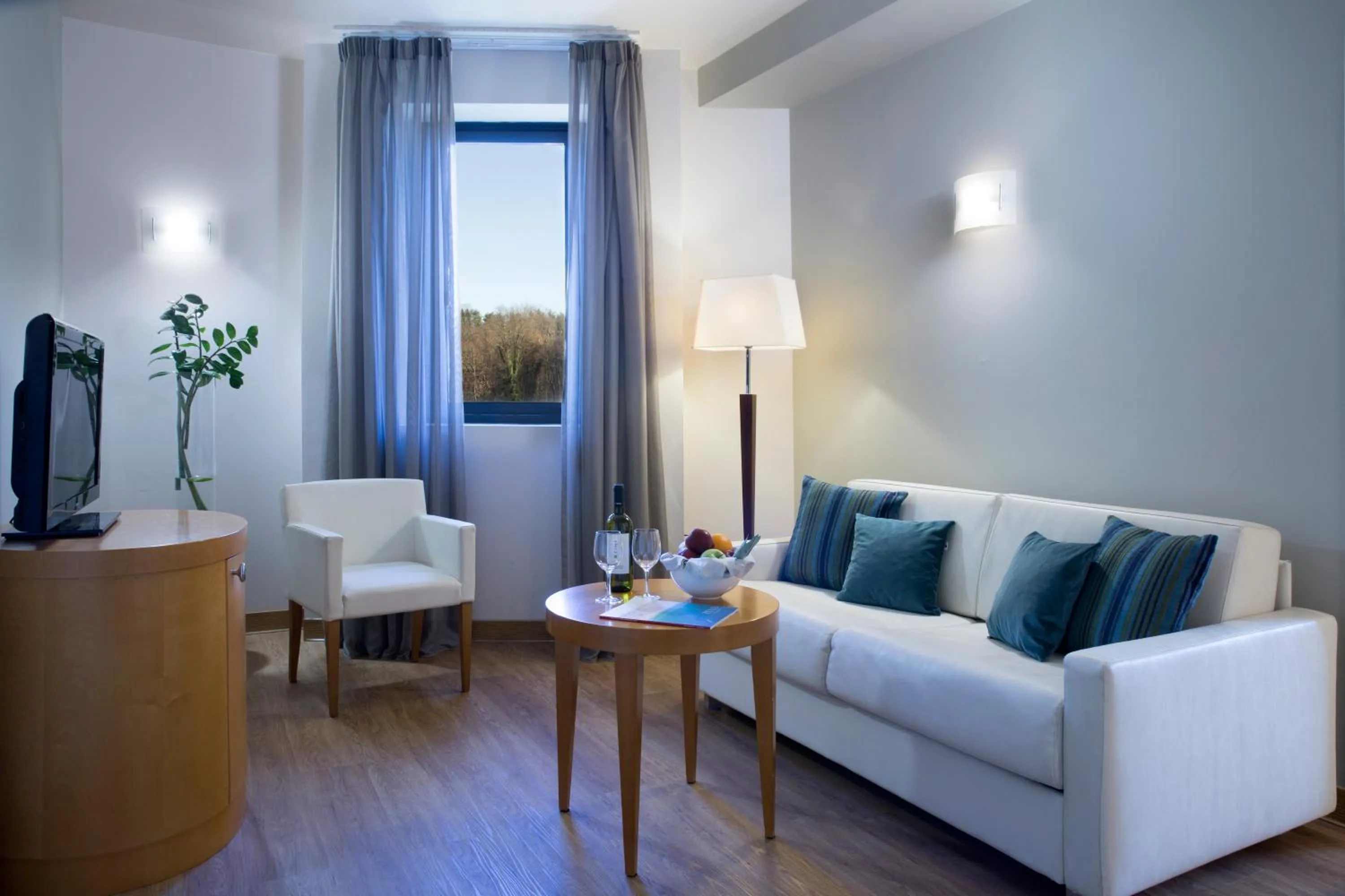 Seating area in Zeus Essence Dolce by Wyndham Milan Malpensa