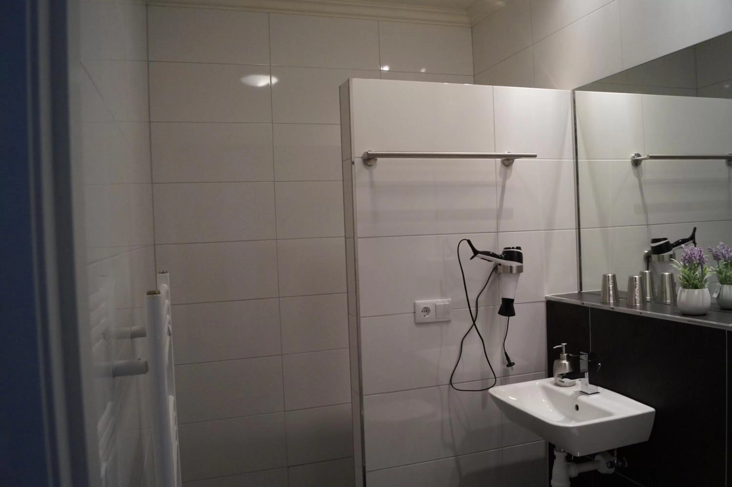 Shower, Bathroom in B&B Johannes-Hoeve