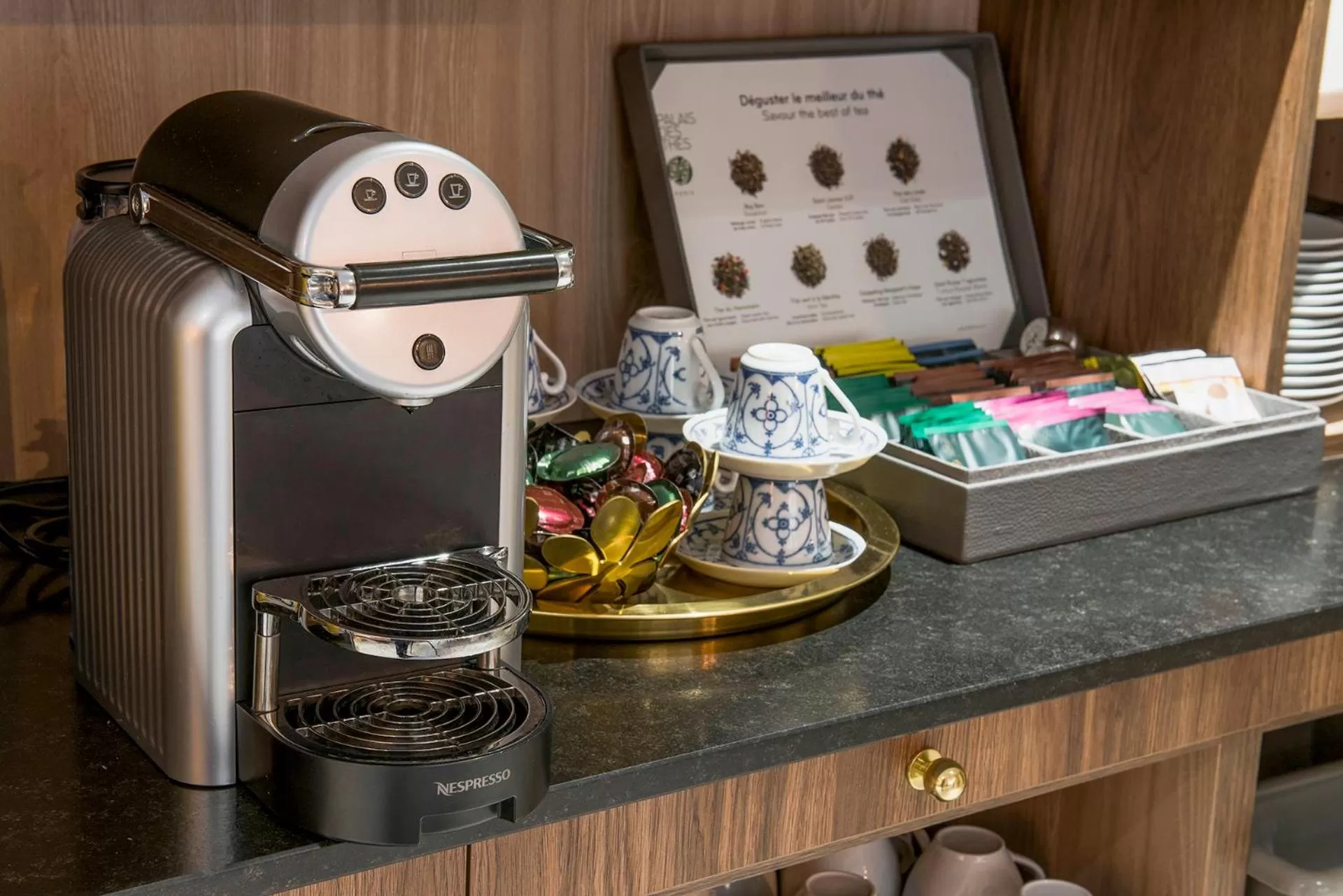 Breakfast in Hôtel Mercure Paris Suresnes Longchamp