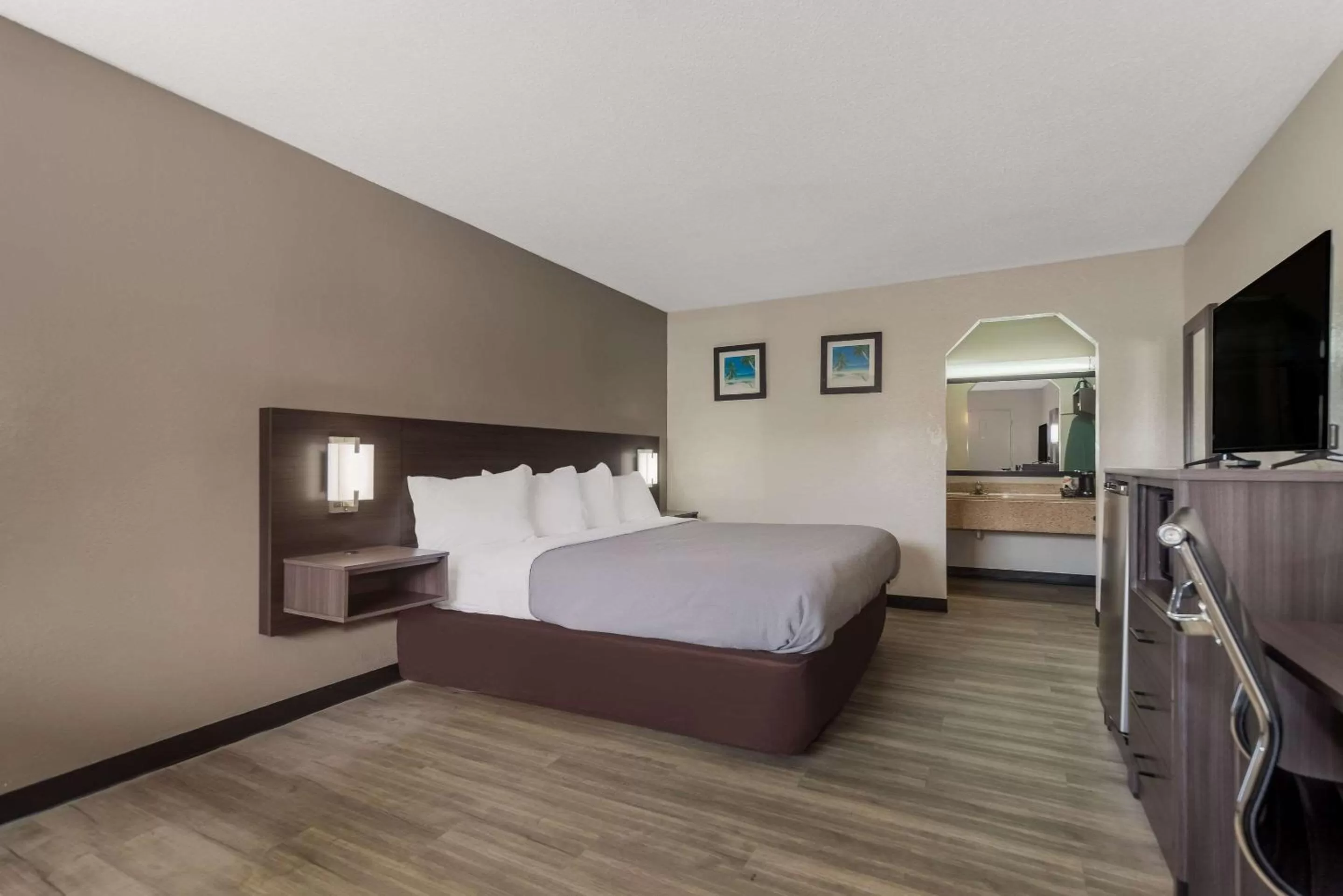 Bedroom, Bed in Quality Inn Charleston - West Ashley