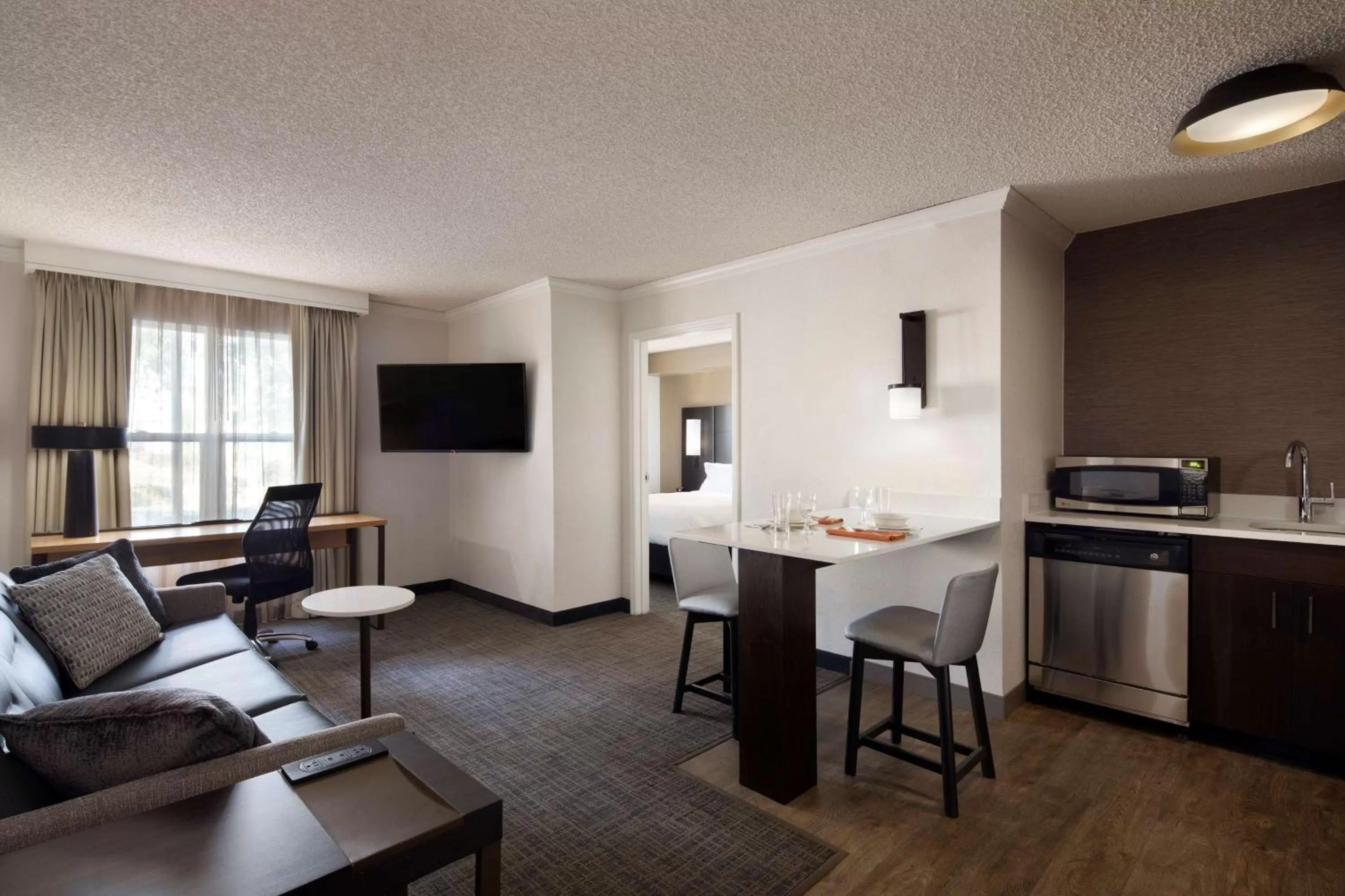 Living room in Sonesta ES Suites Fresno