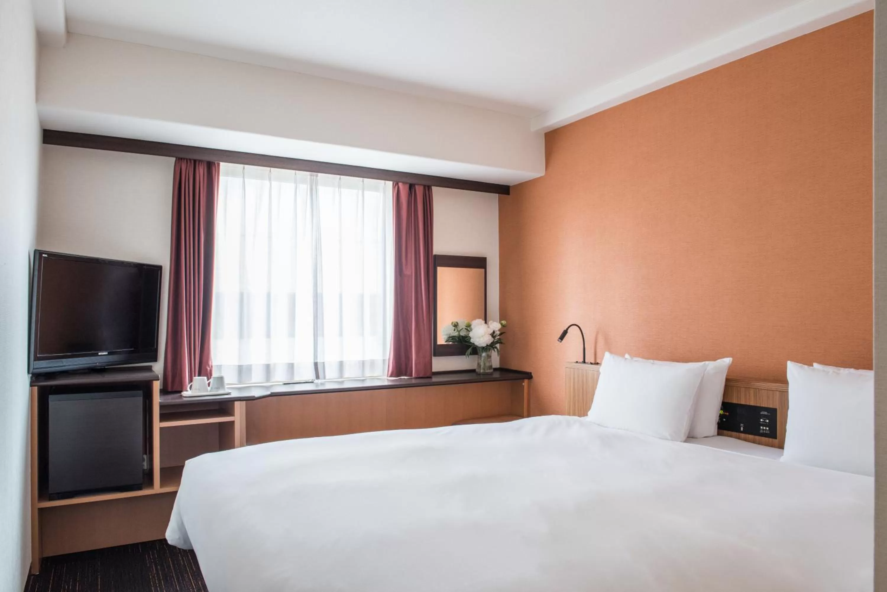 Photo of the whole room, Bed in the b nagoya