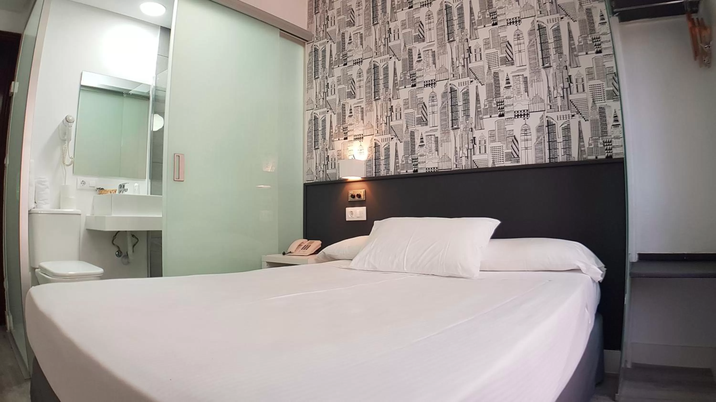 Bed in Hotel del Mar Vigo