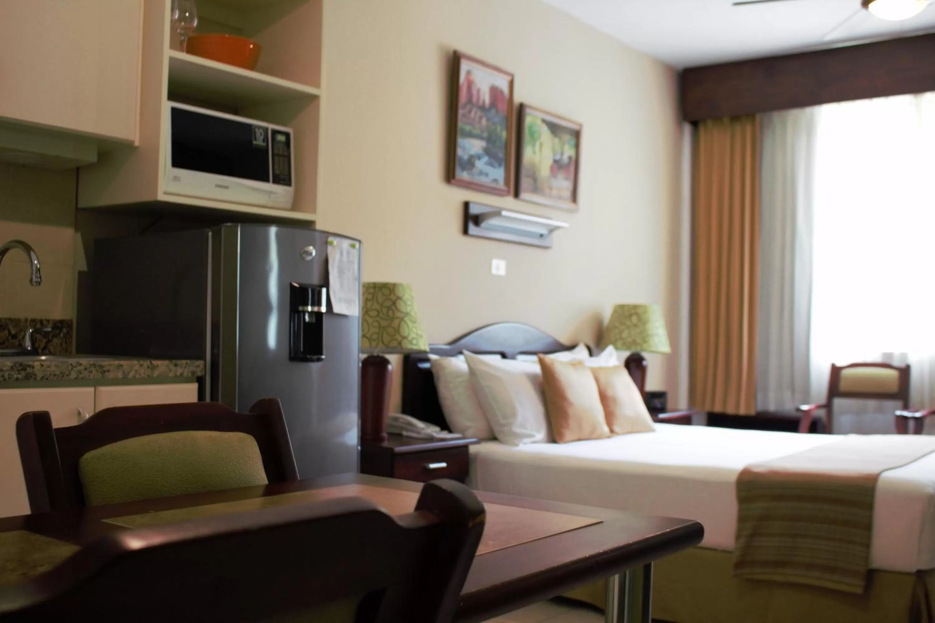 Kitchen or kitchenette, Bed in La Sabana Hotel Suites Apartments
