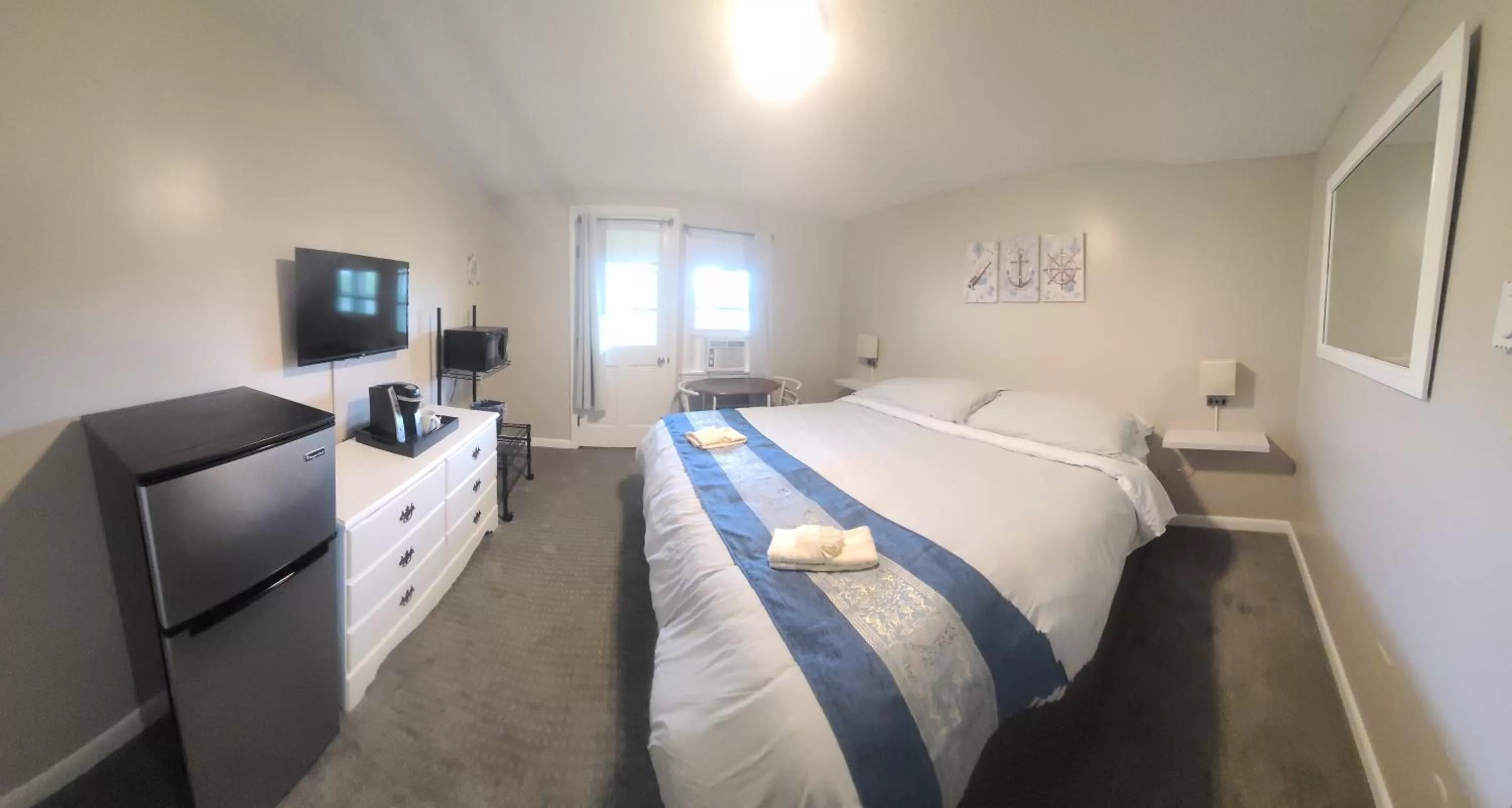 Photo of the whole room, Bed in Lake Shore Farm Inn