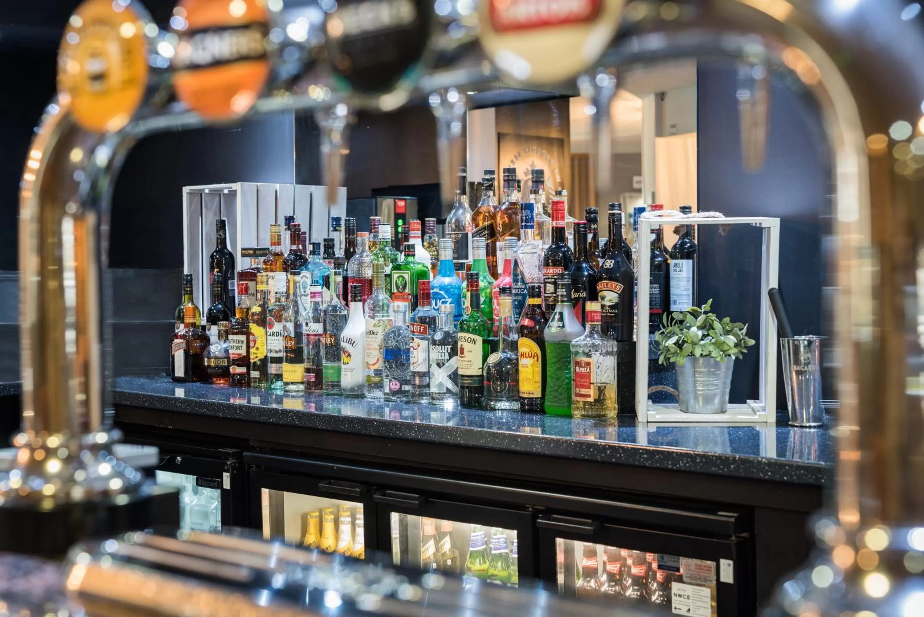 Lounge or bar in Holiday Inn Manchester West by IHG