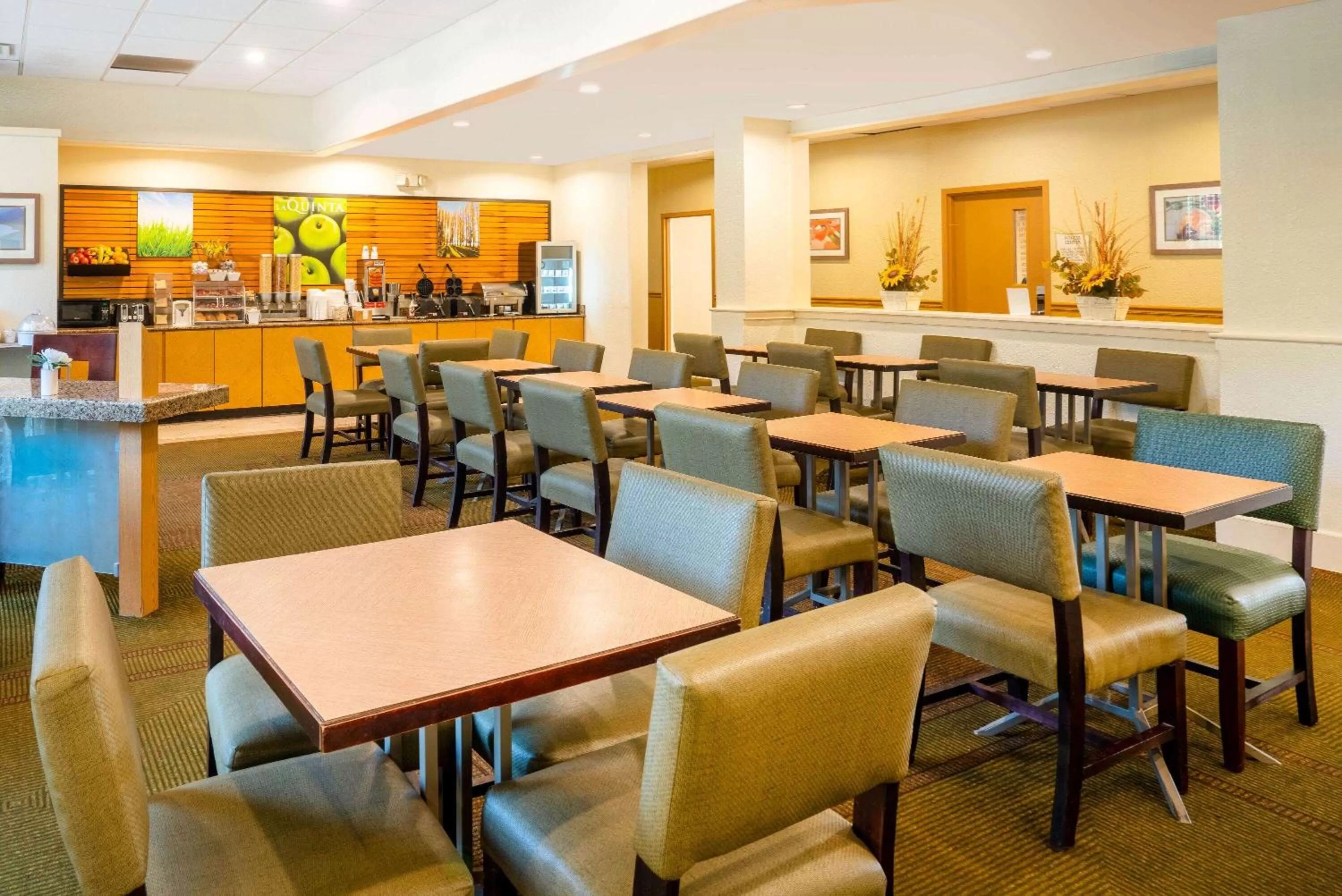 Breakfast in La Quinta by Wyndham Nashville Airport/Opryland