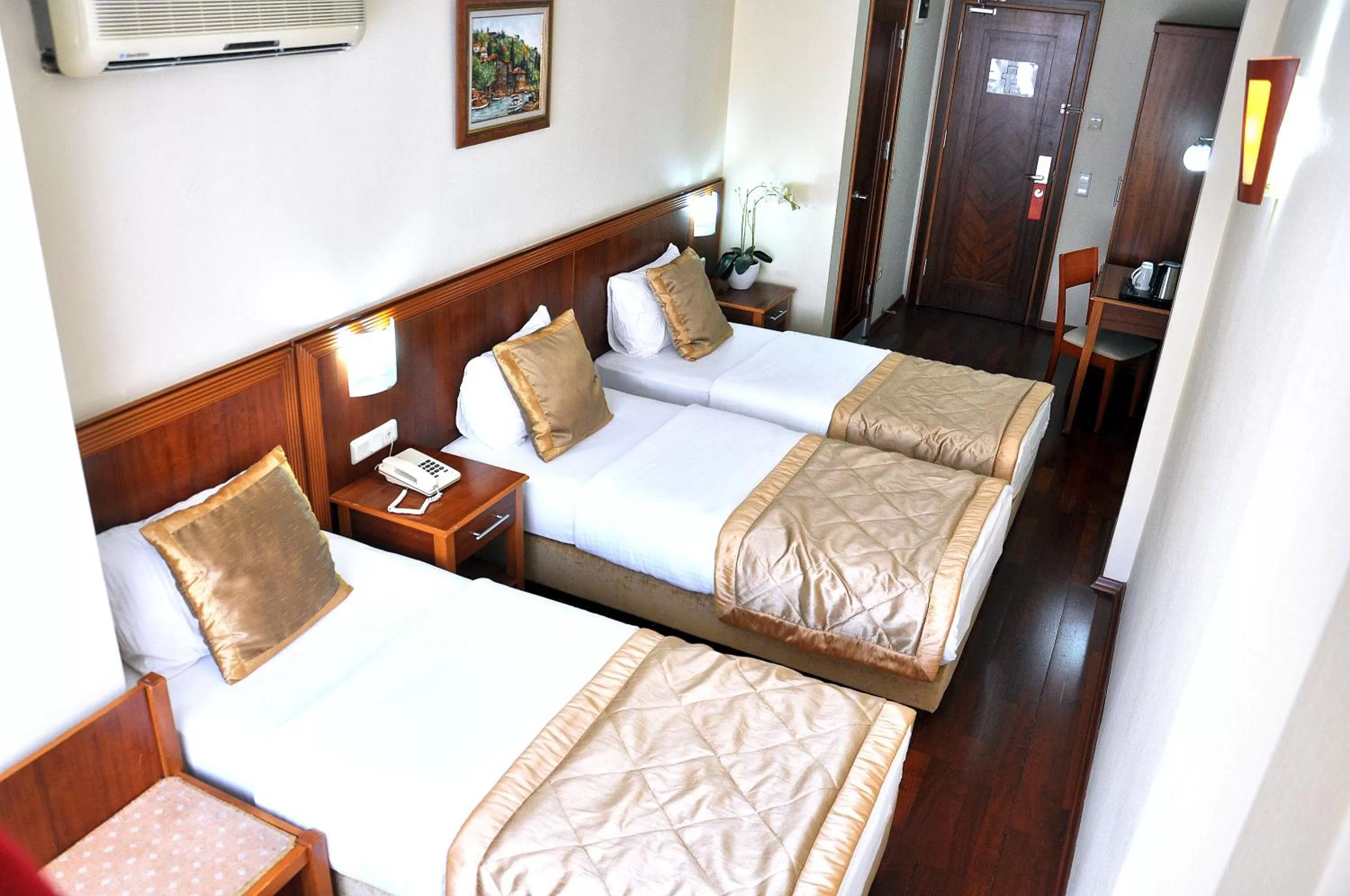 Bedroom, Bed in Hotel Centrum Istanbul