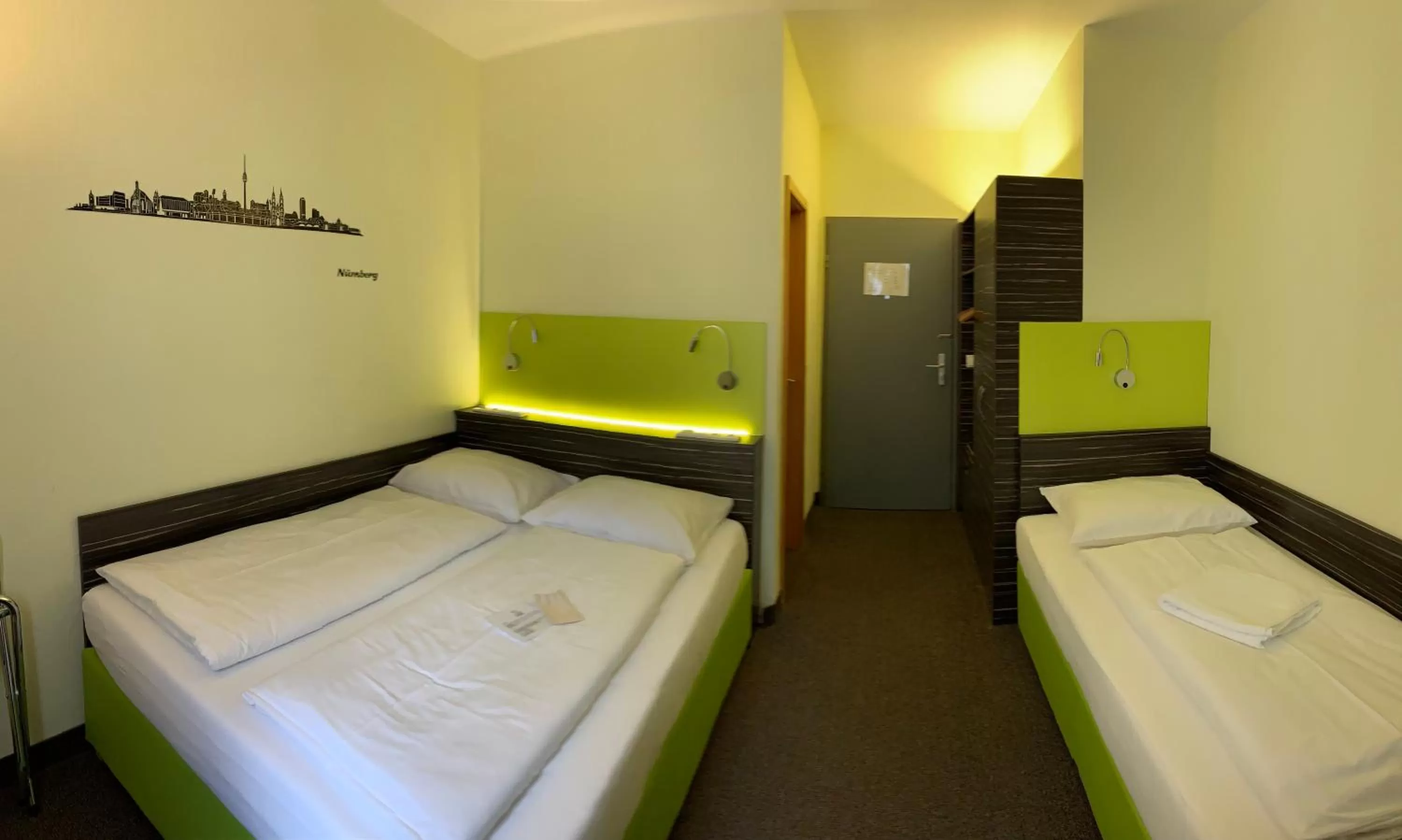 Photo of the whole room, Bed in Behringers City Hotel Nürnberg