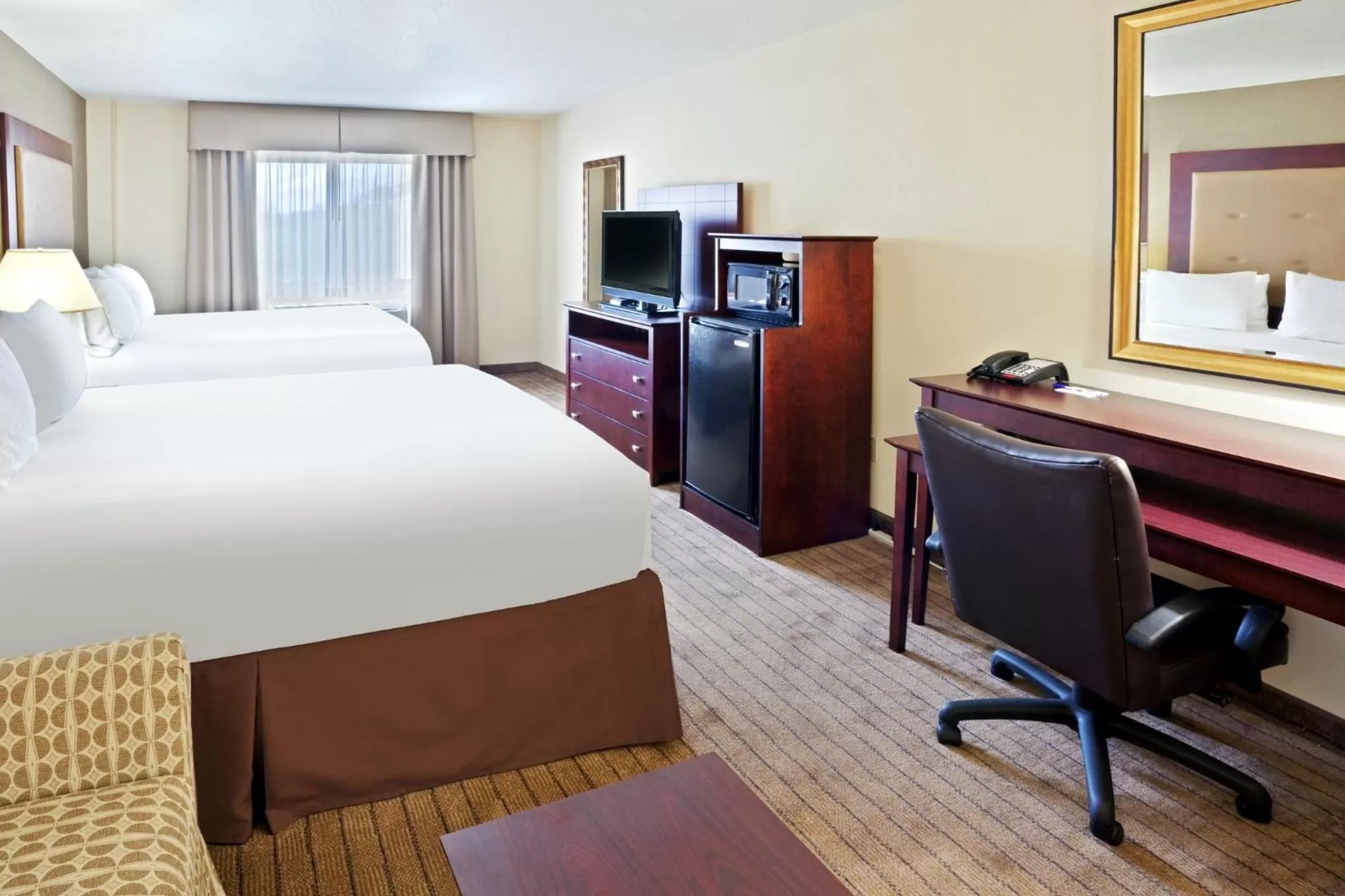 King Suite in Holiday Inn Express Portland South - Lake Oswego, an IHG Hotel