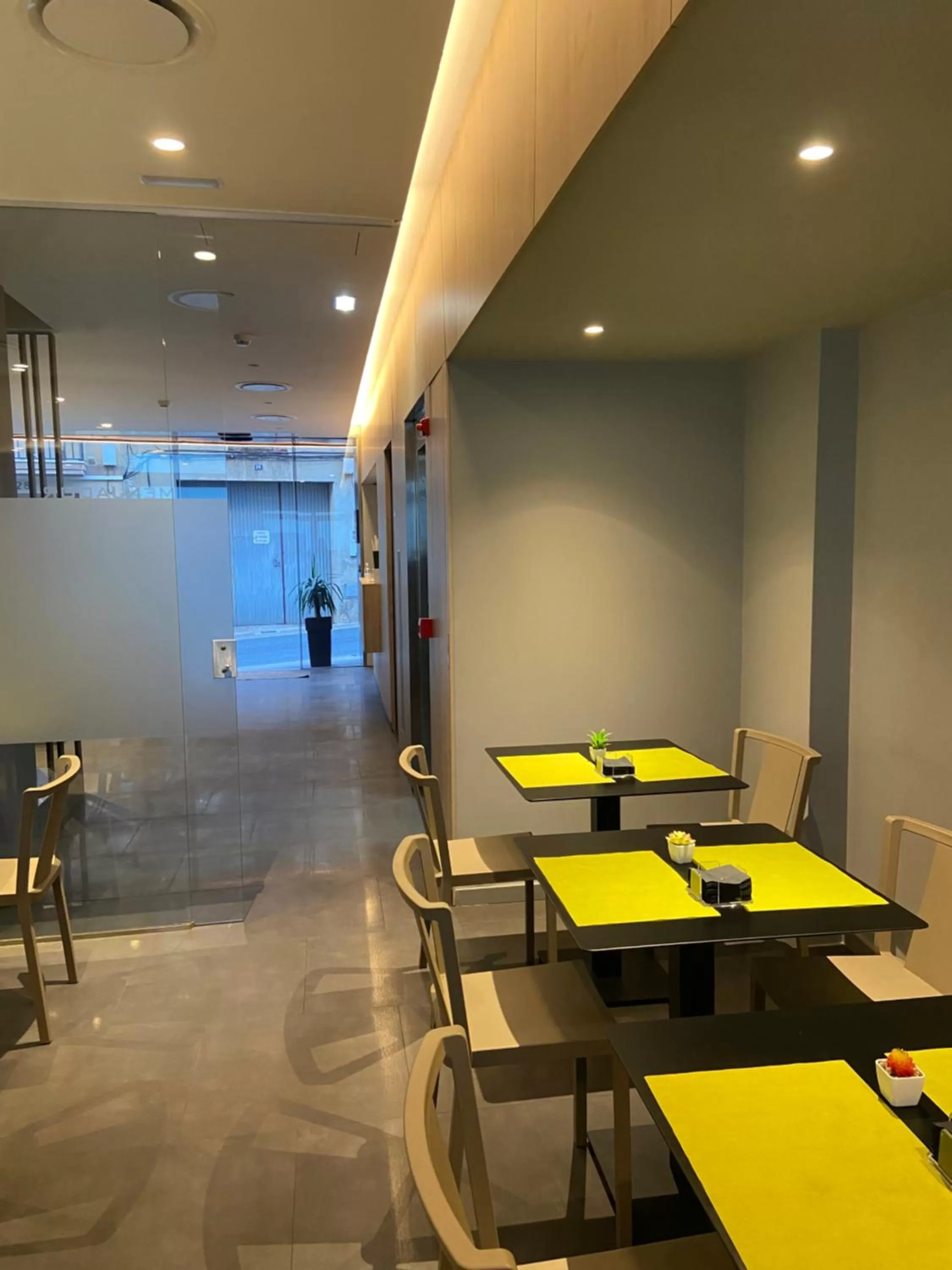 Restaurant/Places to Eat in Hotel Mestral Perelló