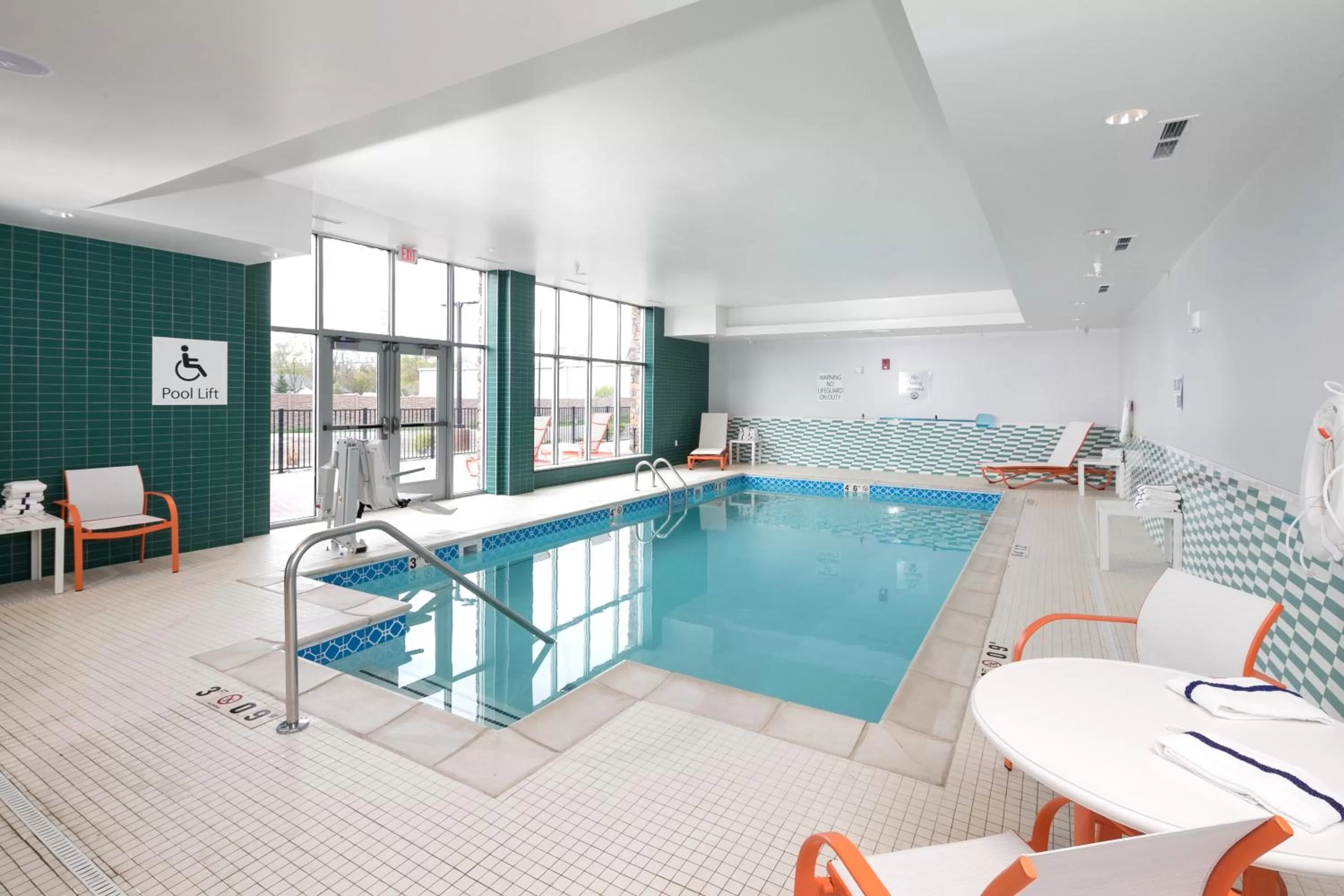 Swimming pool in Holiday Inn & Suites Detroit - Troy by IHG