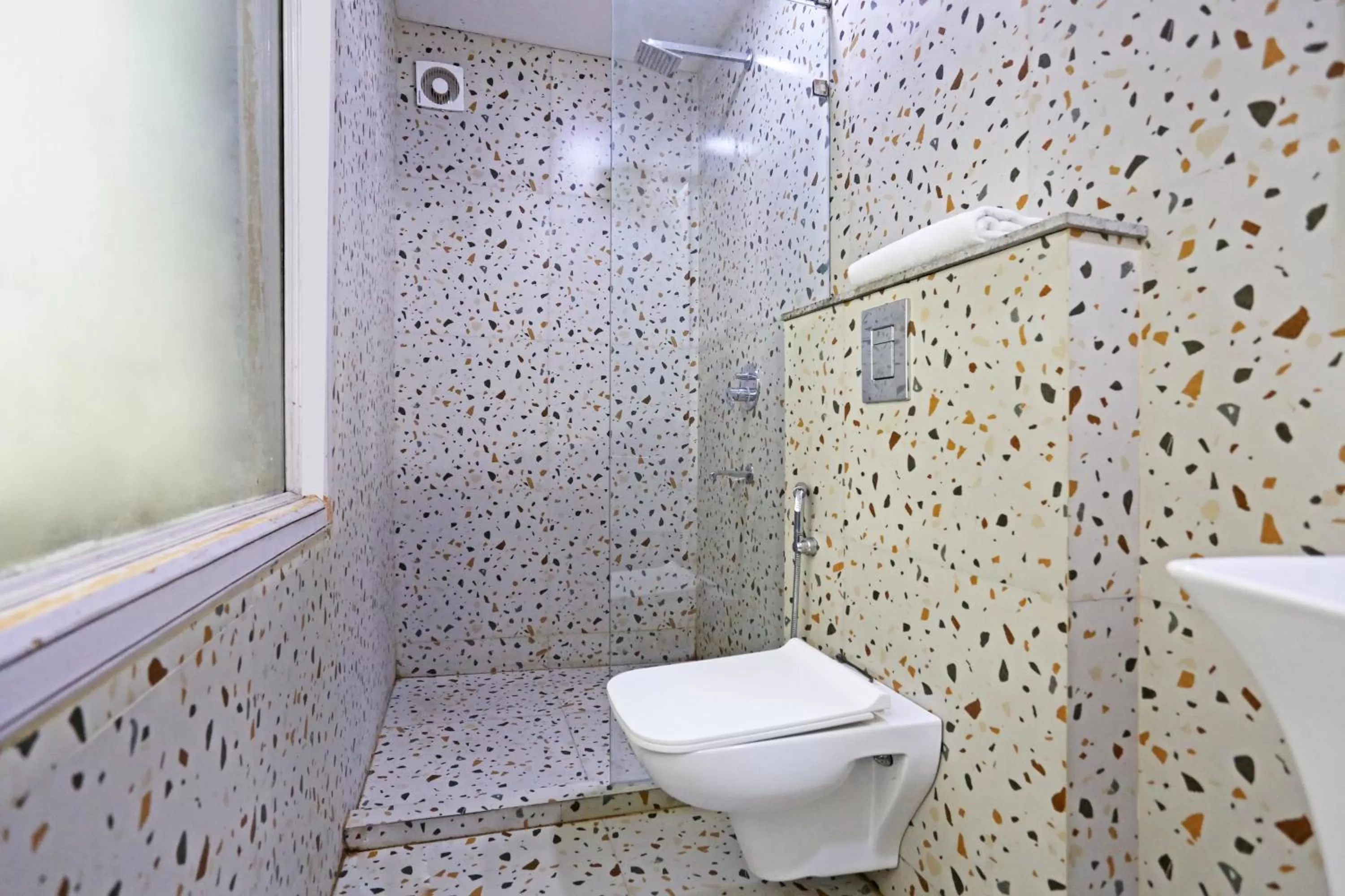 Shower, Bathroom in Frankstay By Hotel Preet in 05 mints walking Distance Nizamuddin Railway Station