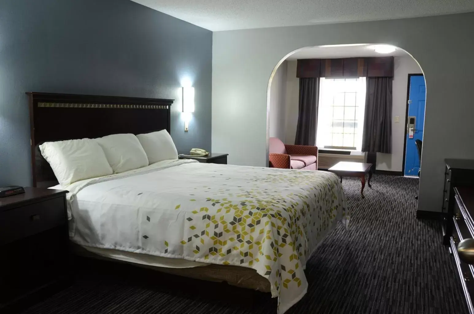 Standard Suite - single occupancy in Gateway Inn Standard Suite - single occupancy in Gateway Inn