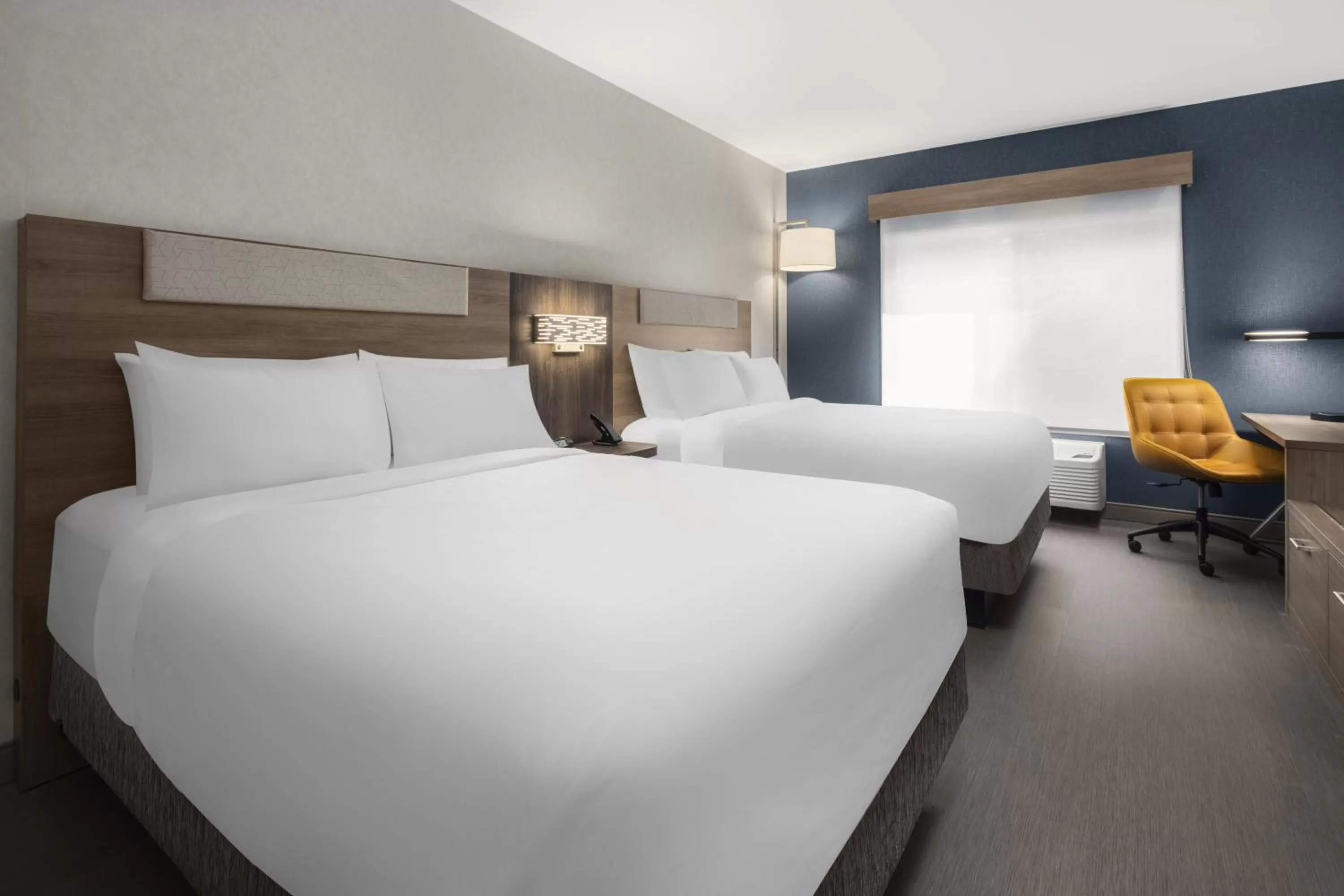 Bed in Holiday Inn Express Bothell by IHG