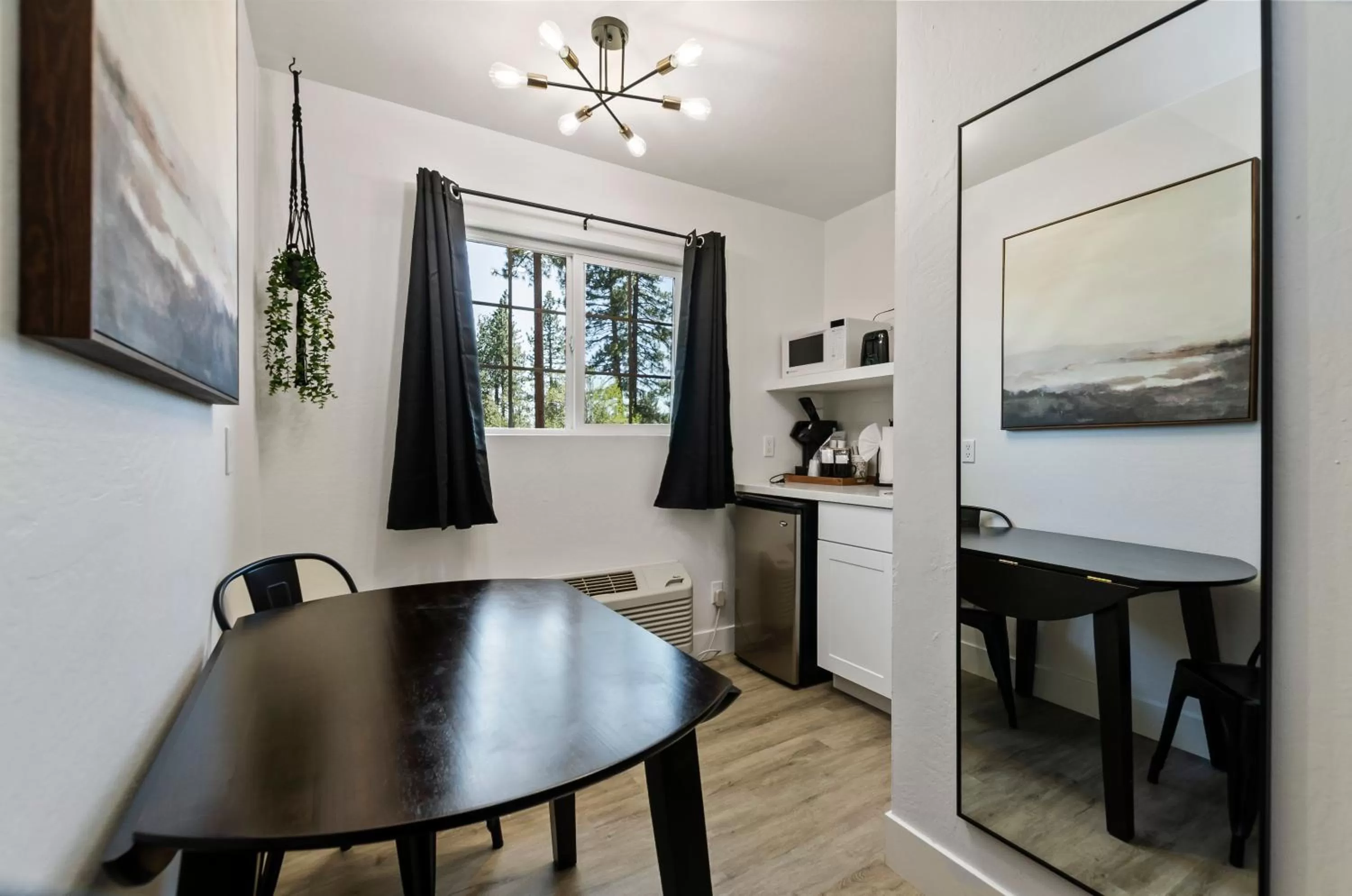 Kitchen or kitchenette in The Jeffrey Hotel
