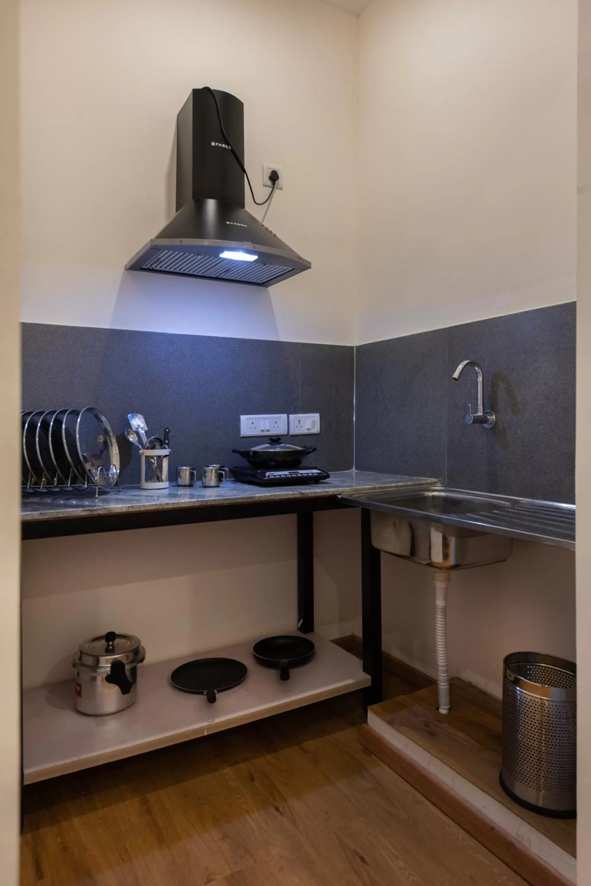 Convastay Prestige- Near Apollo Hospital & US Consulate