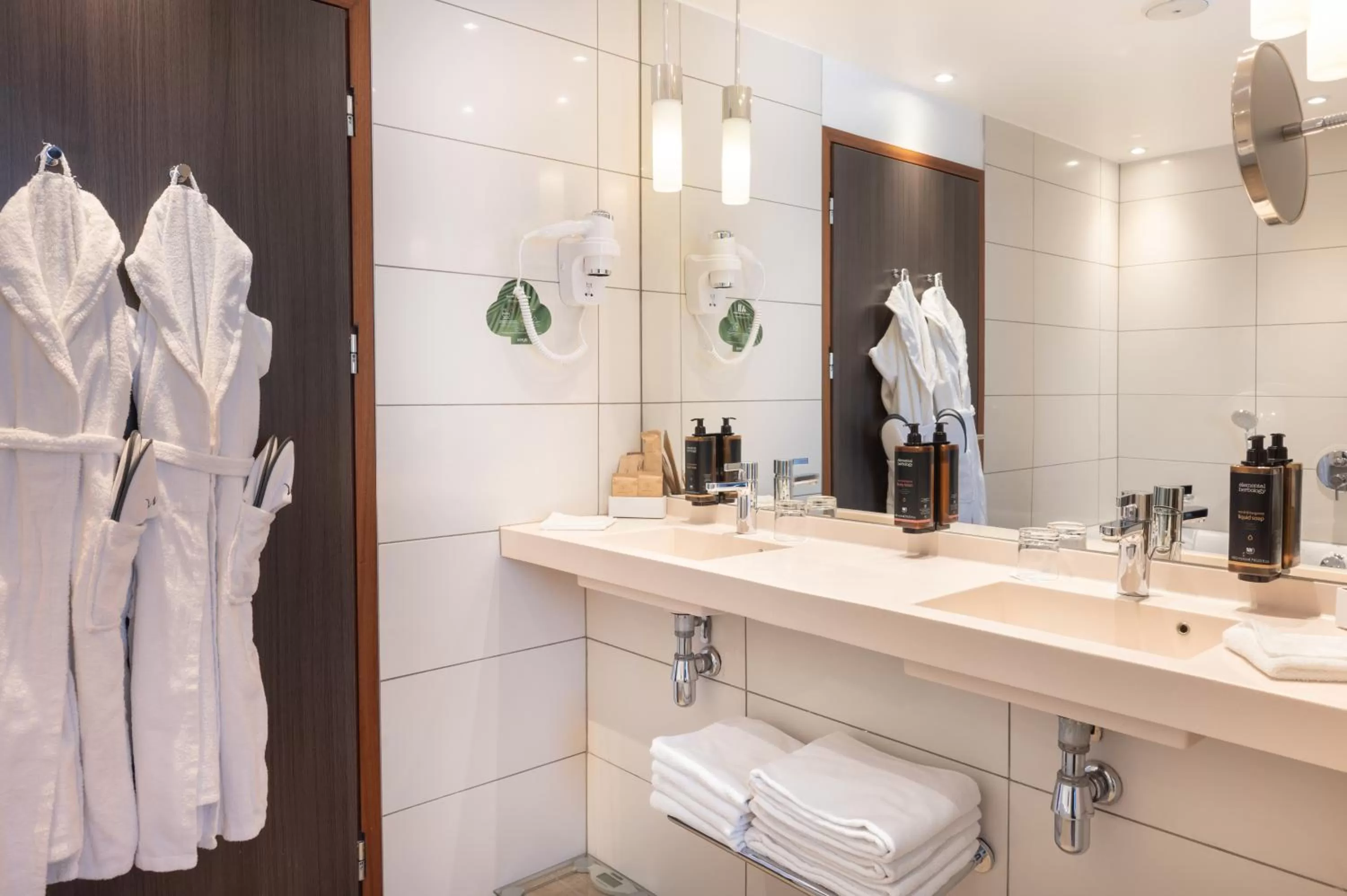 Shower in Mercure Warszawa Grand