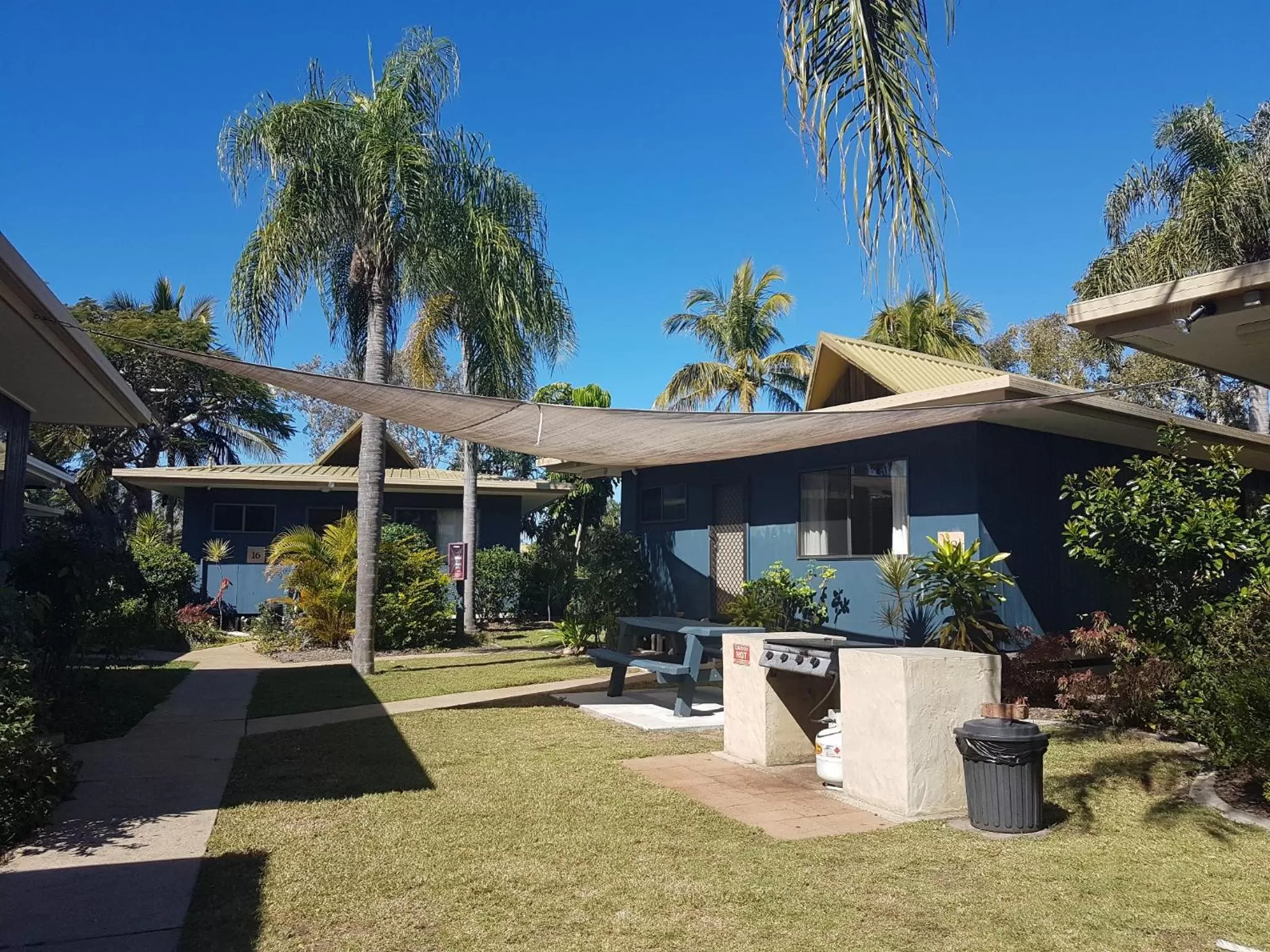 BBQ facilities in Sanctuary Lakes Fauna Retreat