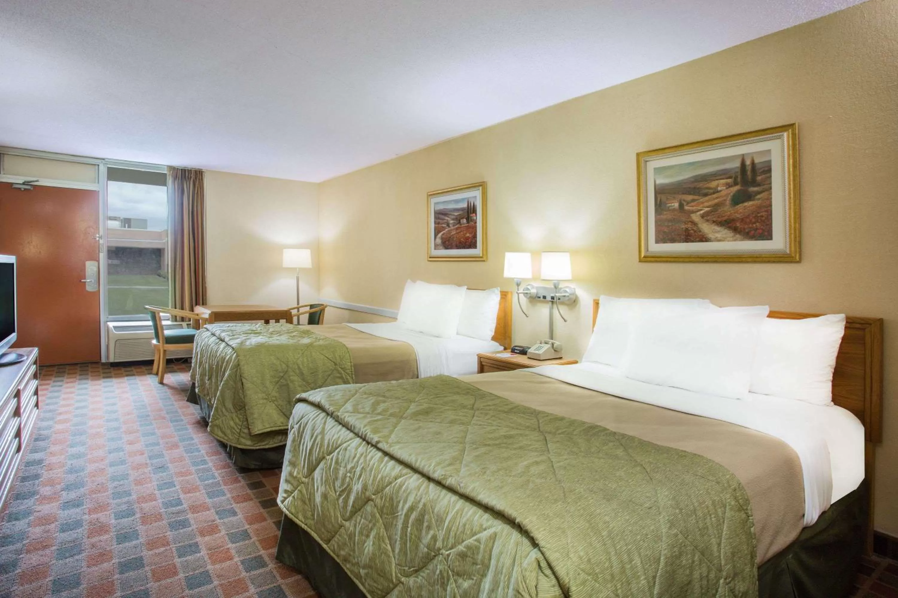 Photo of the whole room, Bed in Ramada by Wyndham Wytheville