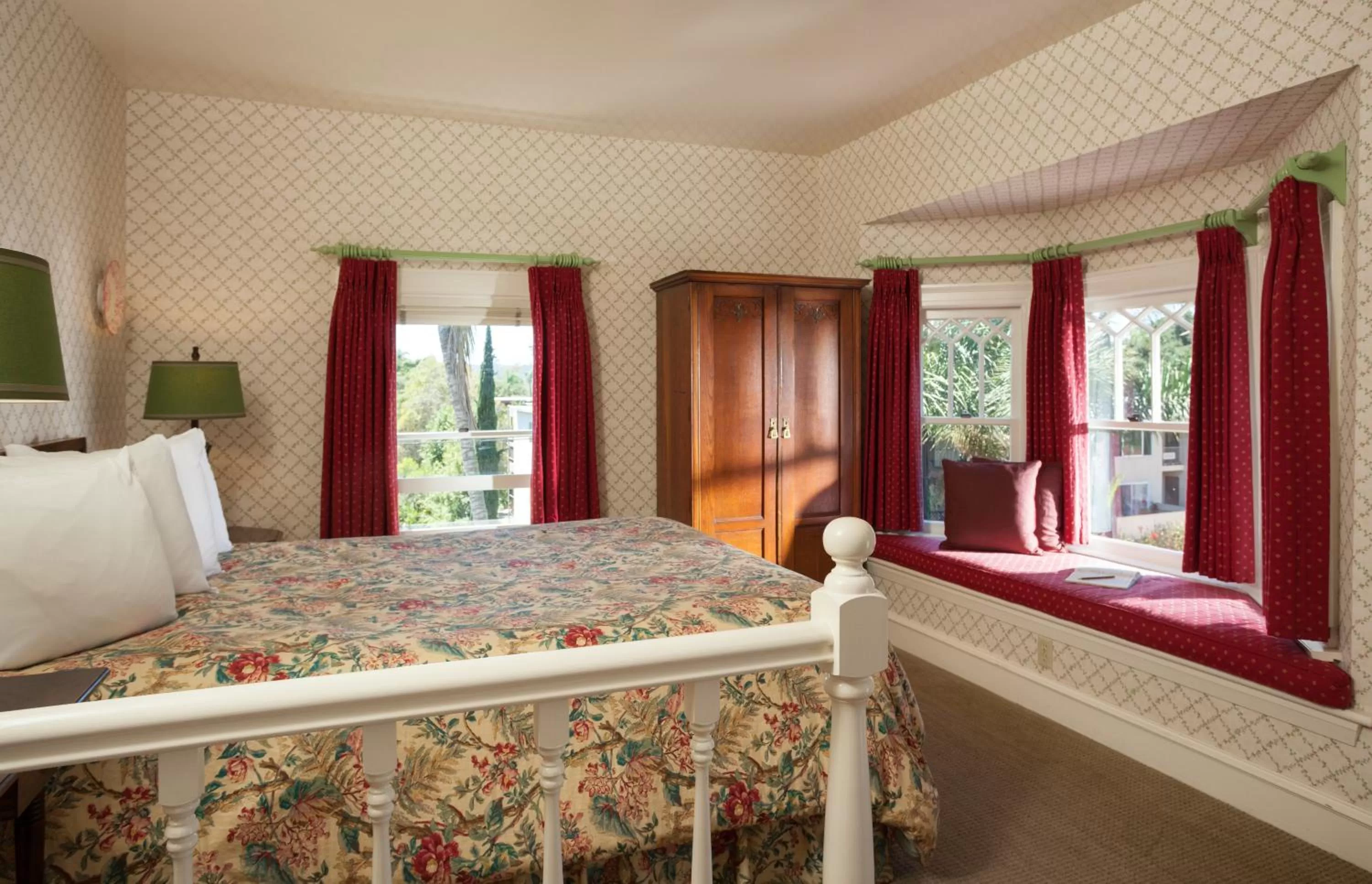 Bedroom, Bed in Cheshire Cat Inn & Cottages