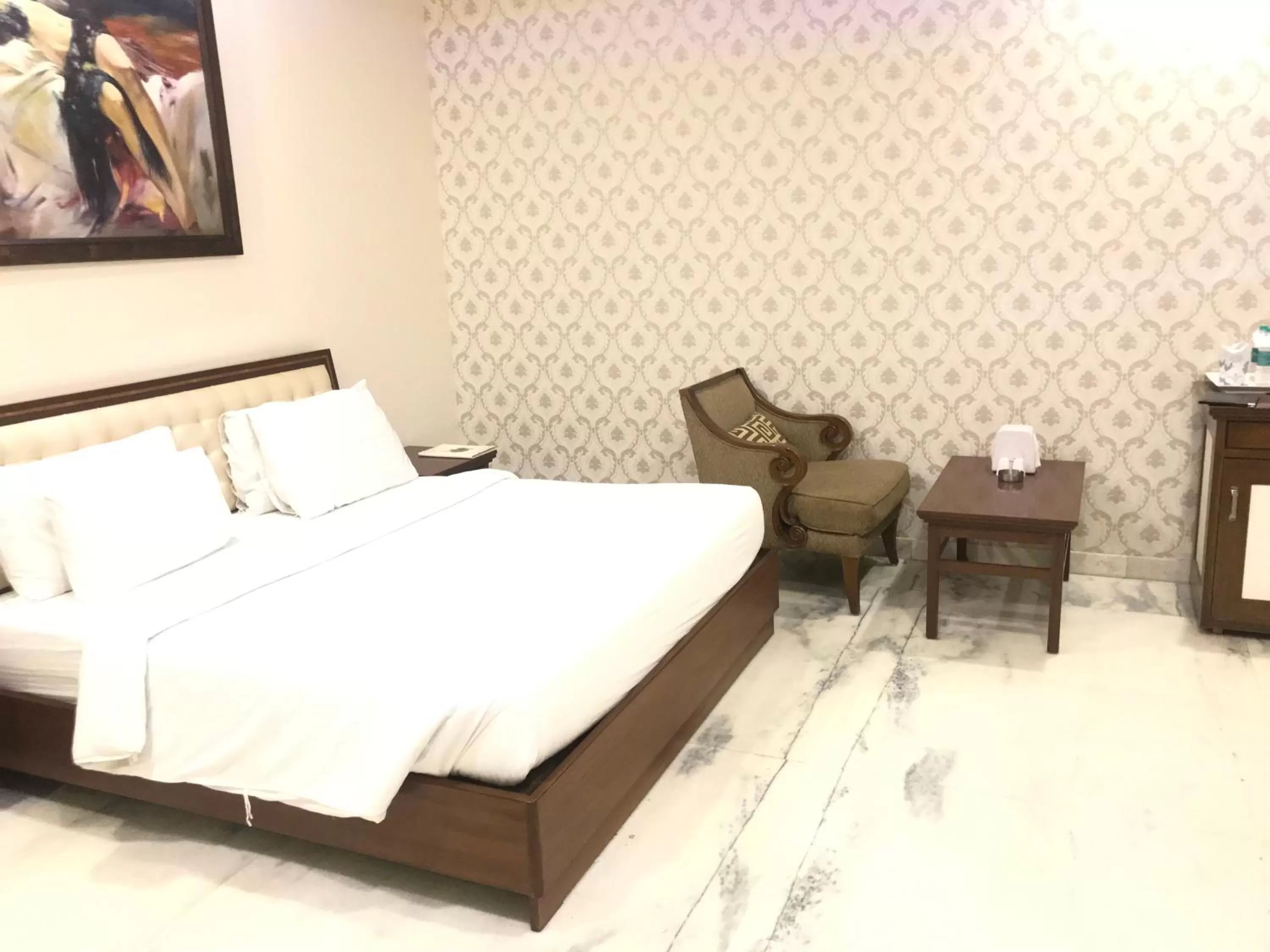 Bed in Hotel Leela Grande