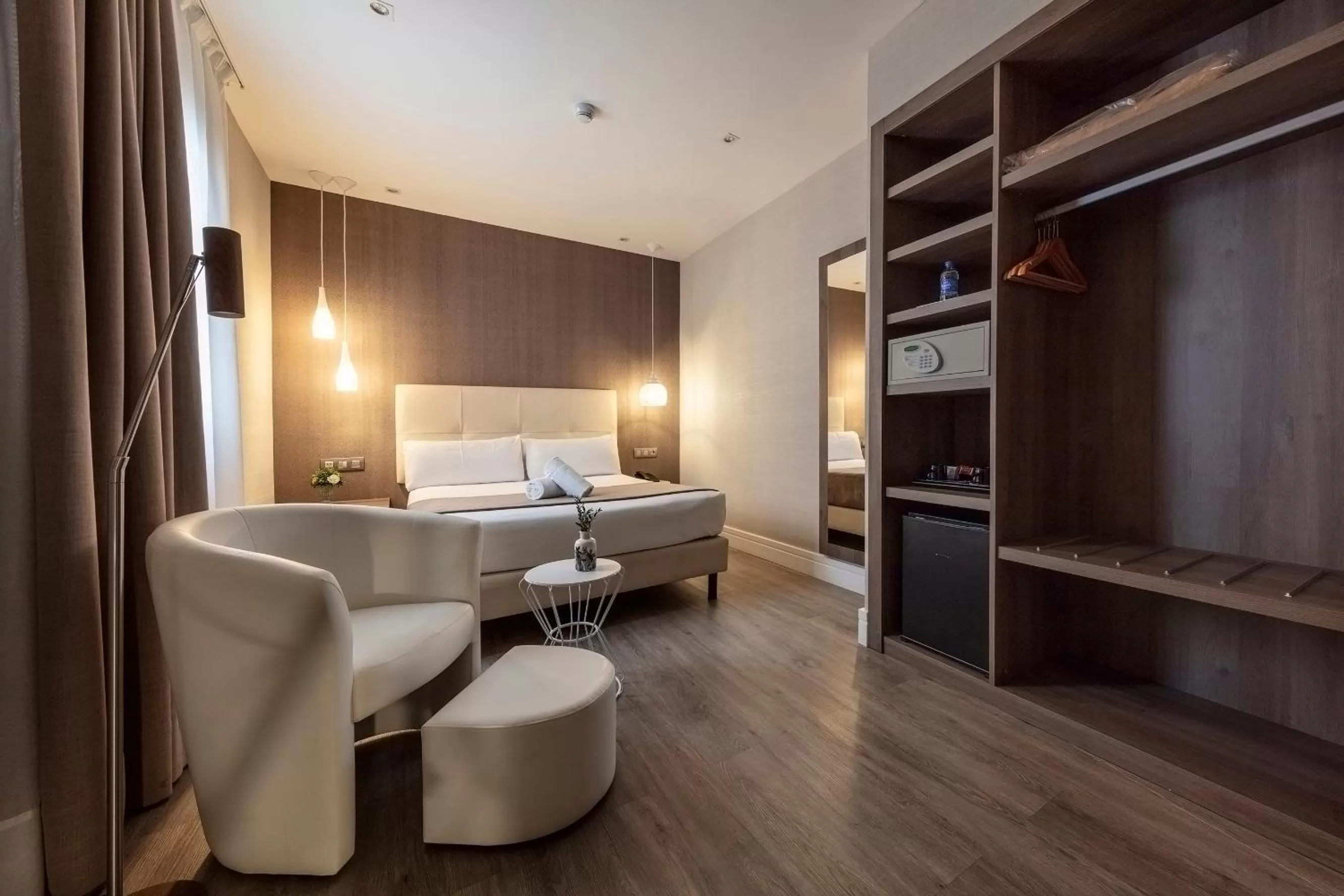 Photo of the whole room in Hotel Oasis