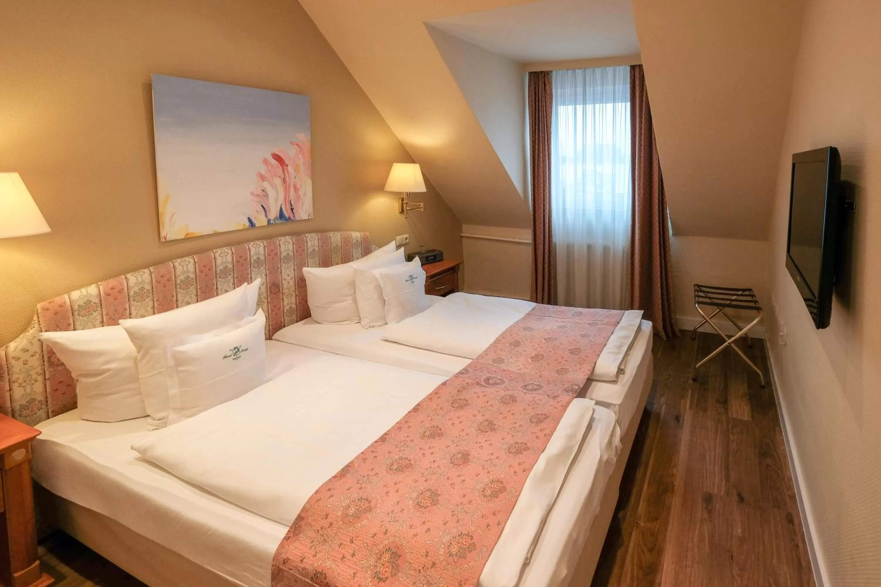 Bedroom, Bed in Hotel Savoy Hannover