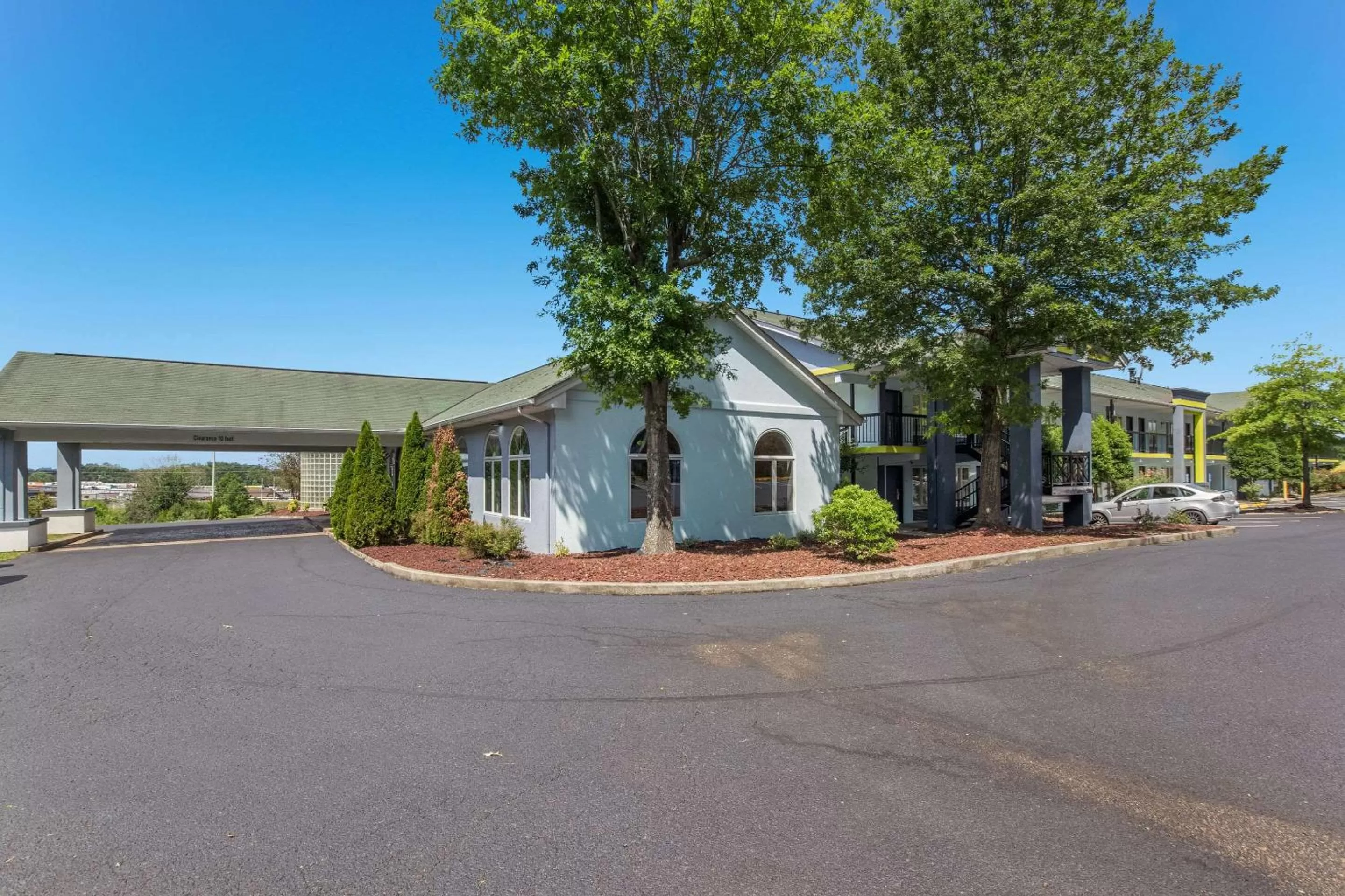 Property building in Quality Inn London North